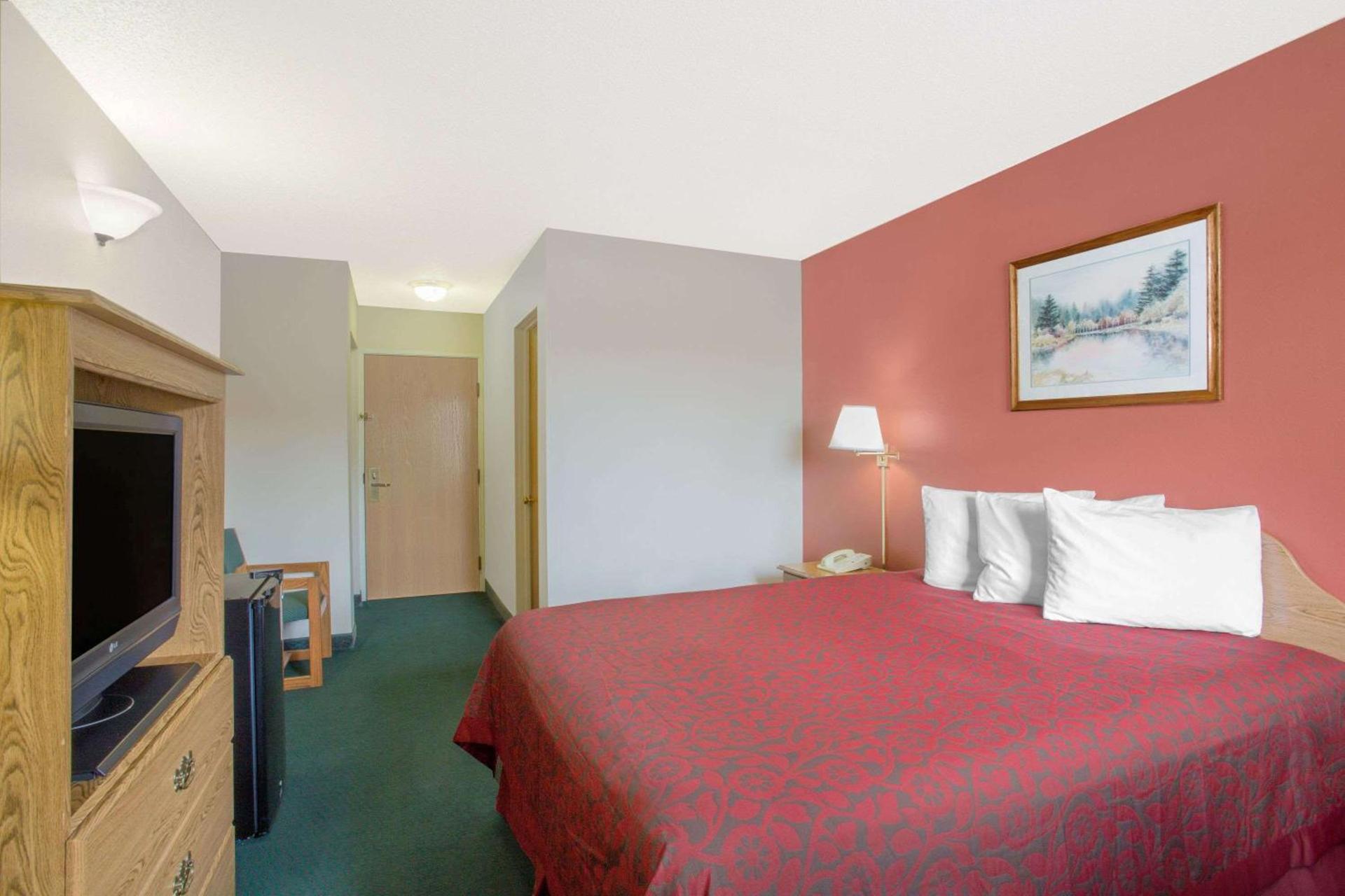 Days Inn by Wyndham Custer photo 9