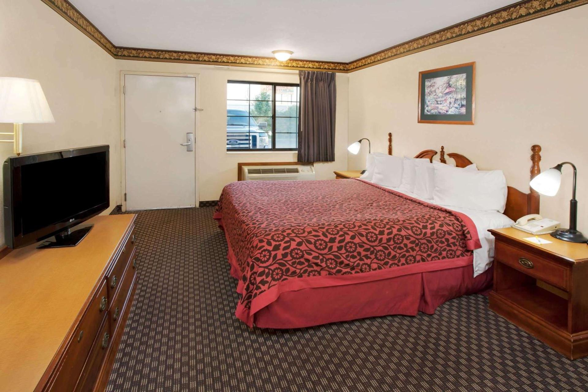 Days Inn & Suites by Wyndham Kokomo photo 8