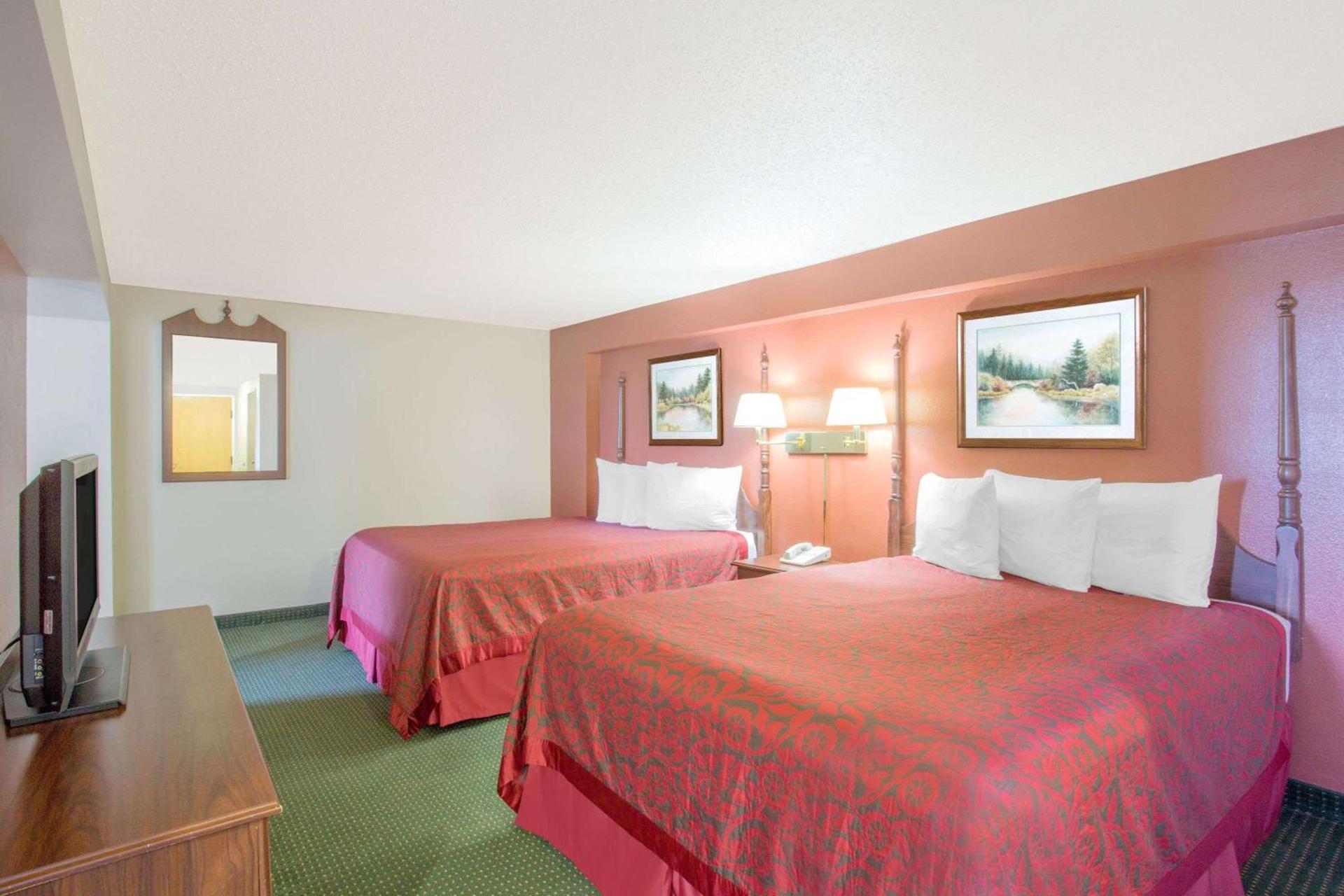 Days Inn by Wyndham Custer photo 12