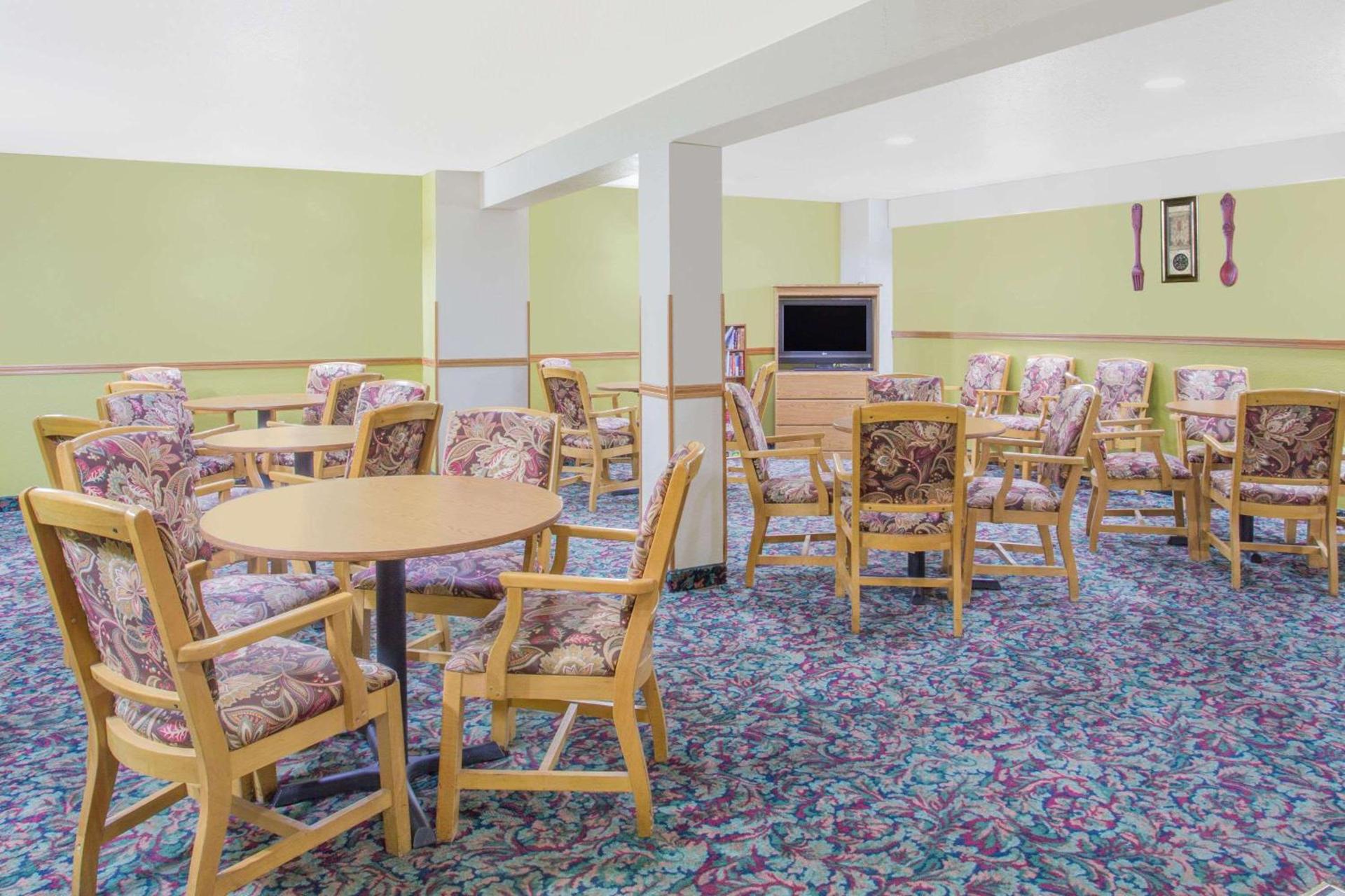 Days Inn by Wyndham Custer photo 4