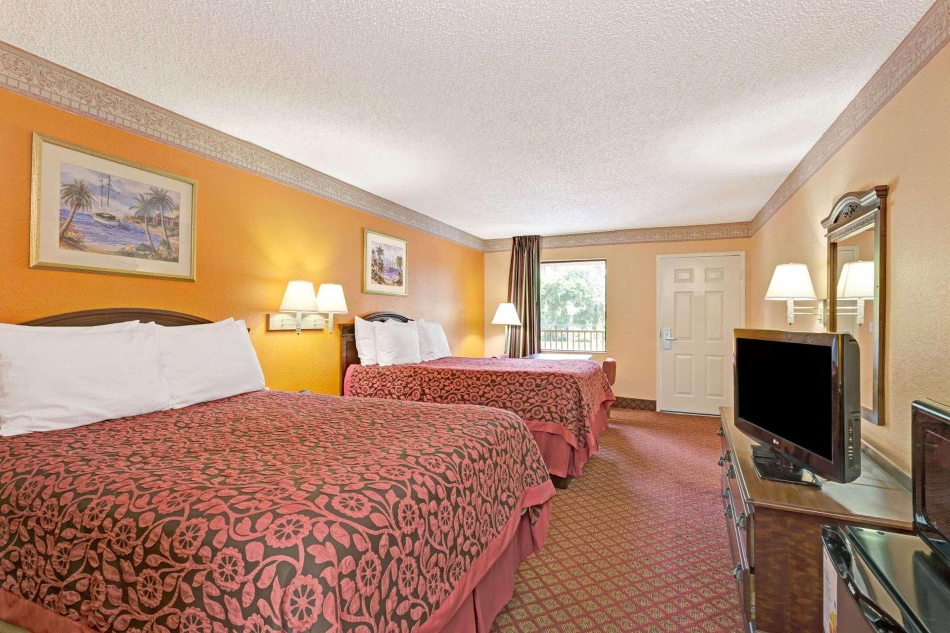 Sunset Inn Daytona Beach photo 13