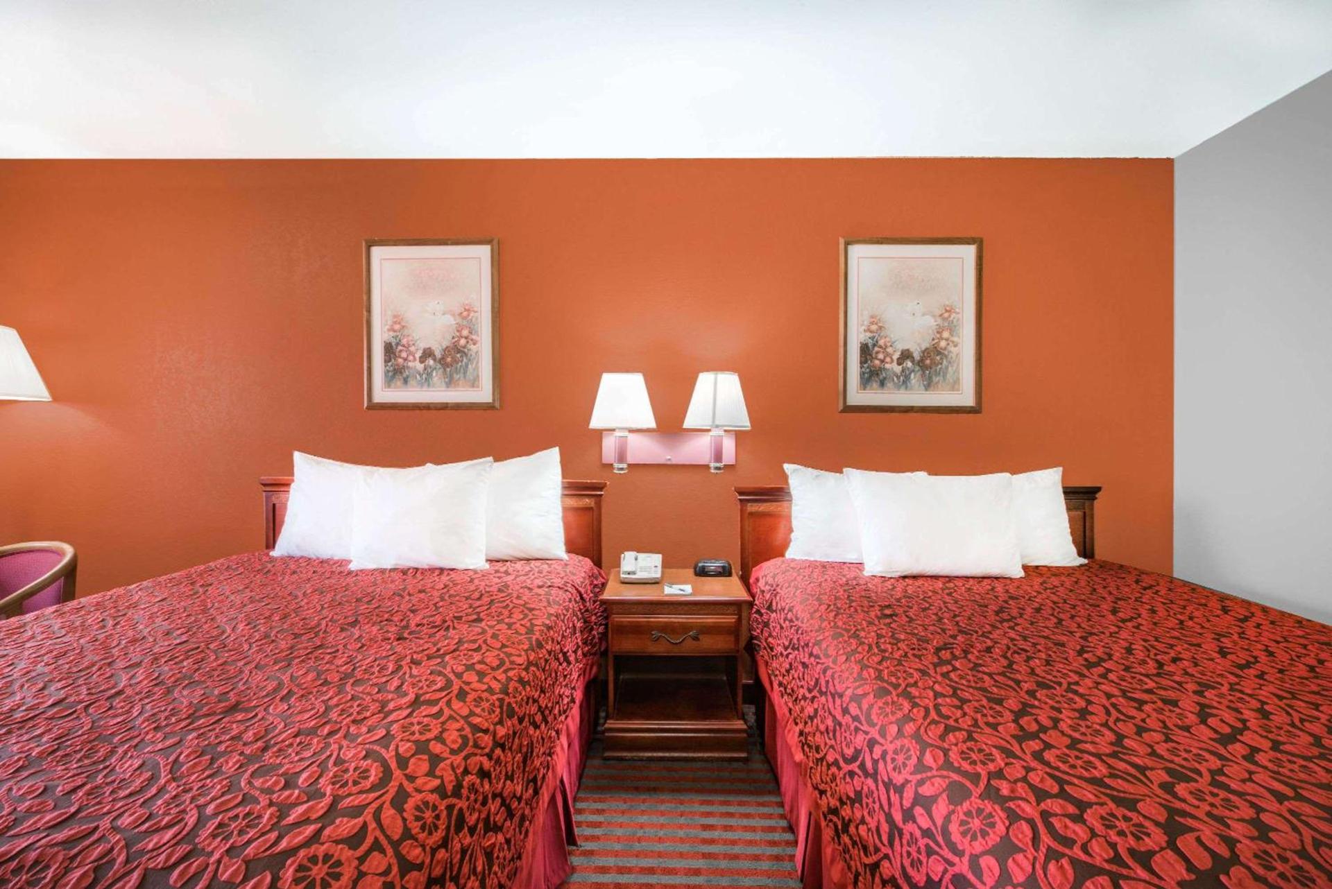 Days Inn by Wyndham McAllen photo 12