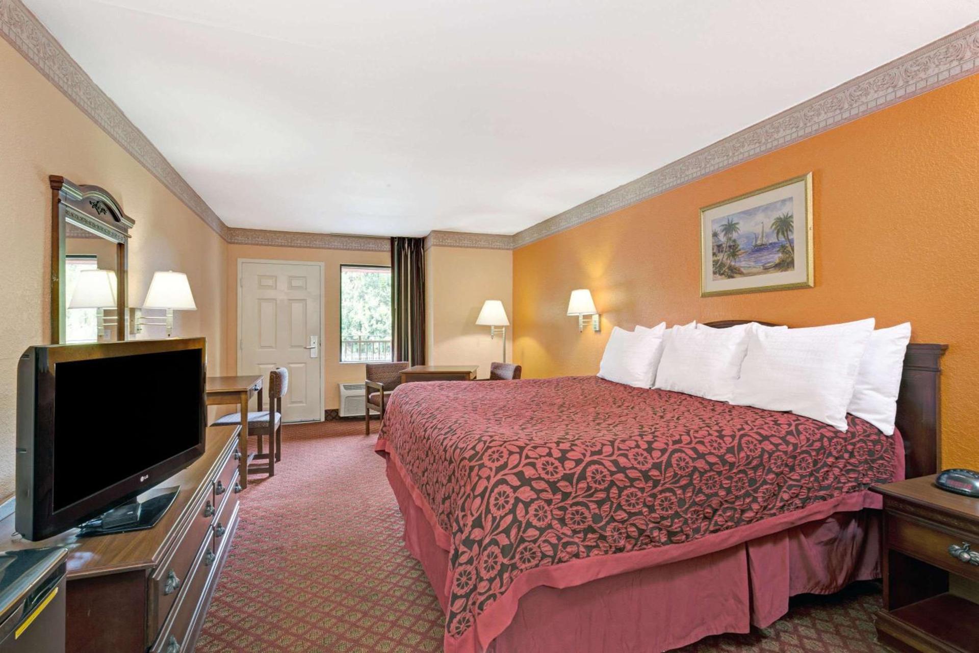 Sunset Inn Daytona Beach photo 11