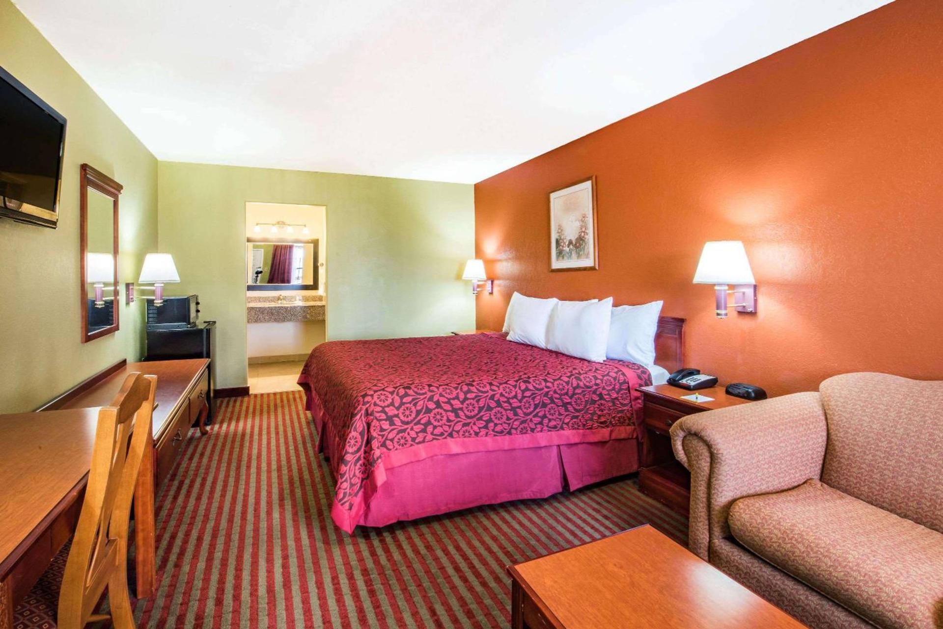 Days Inn by Wyndham McAllen photo 11
