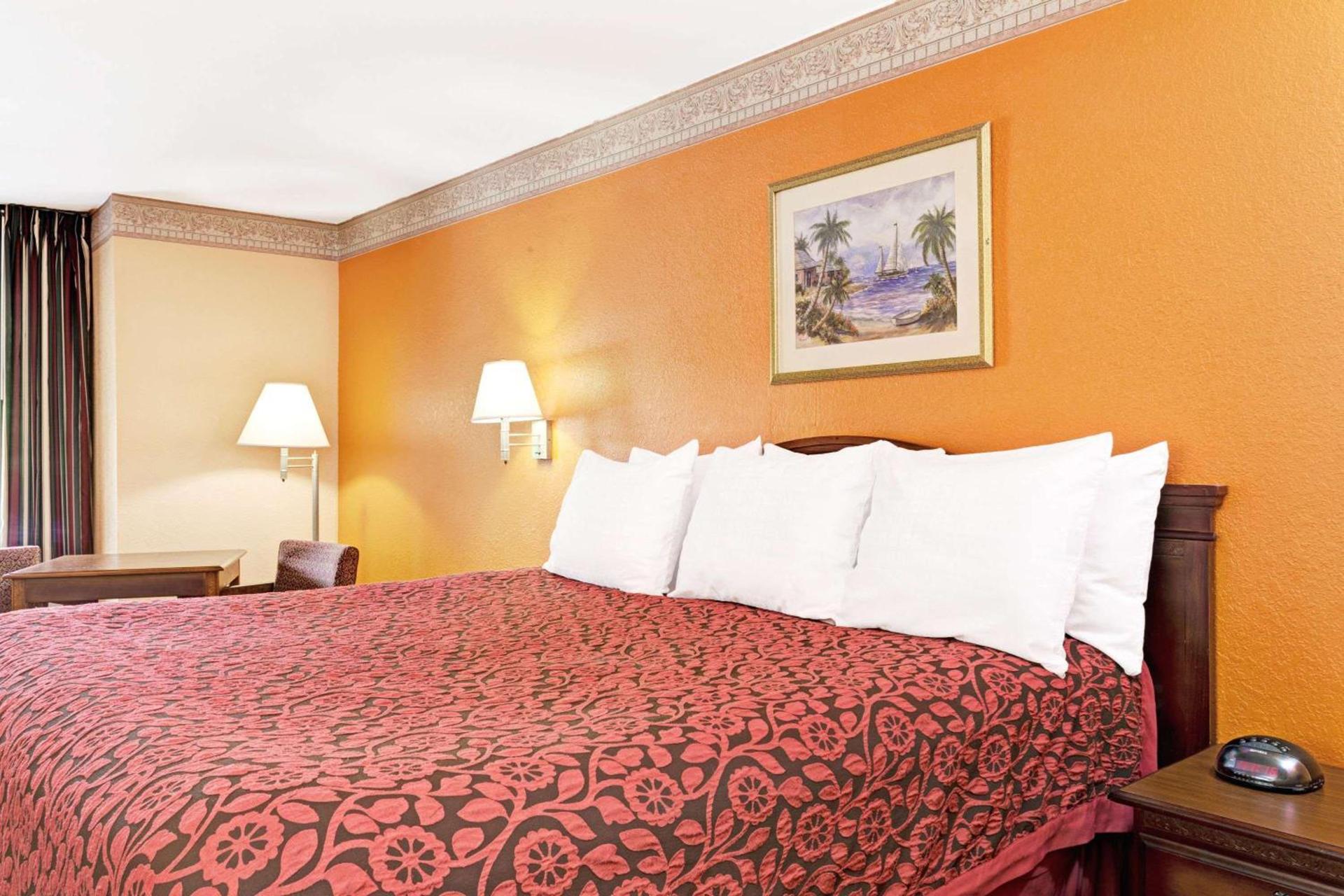 Sunset Inn Daytona Beach photo 14