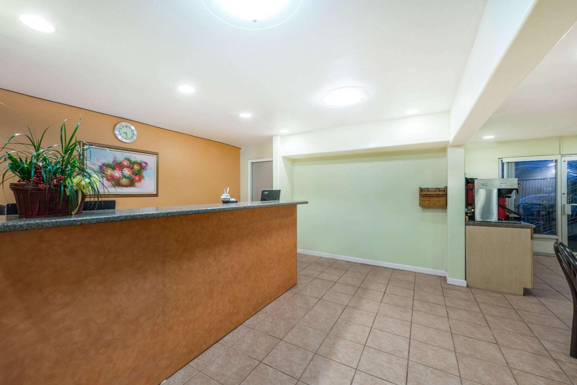 Days Inn by Wyndham Socorro photo 2
