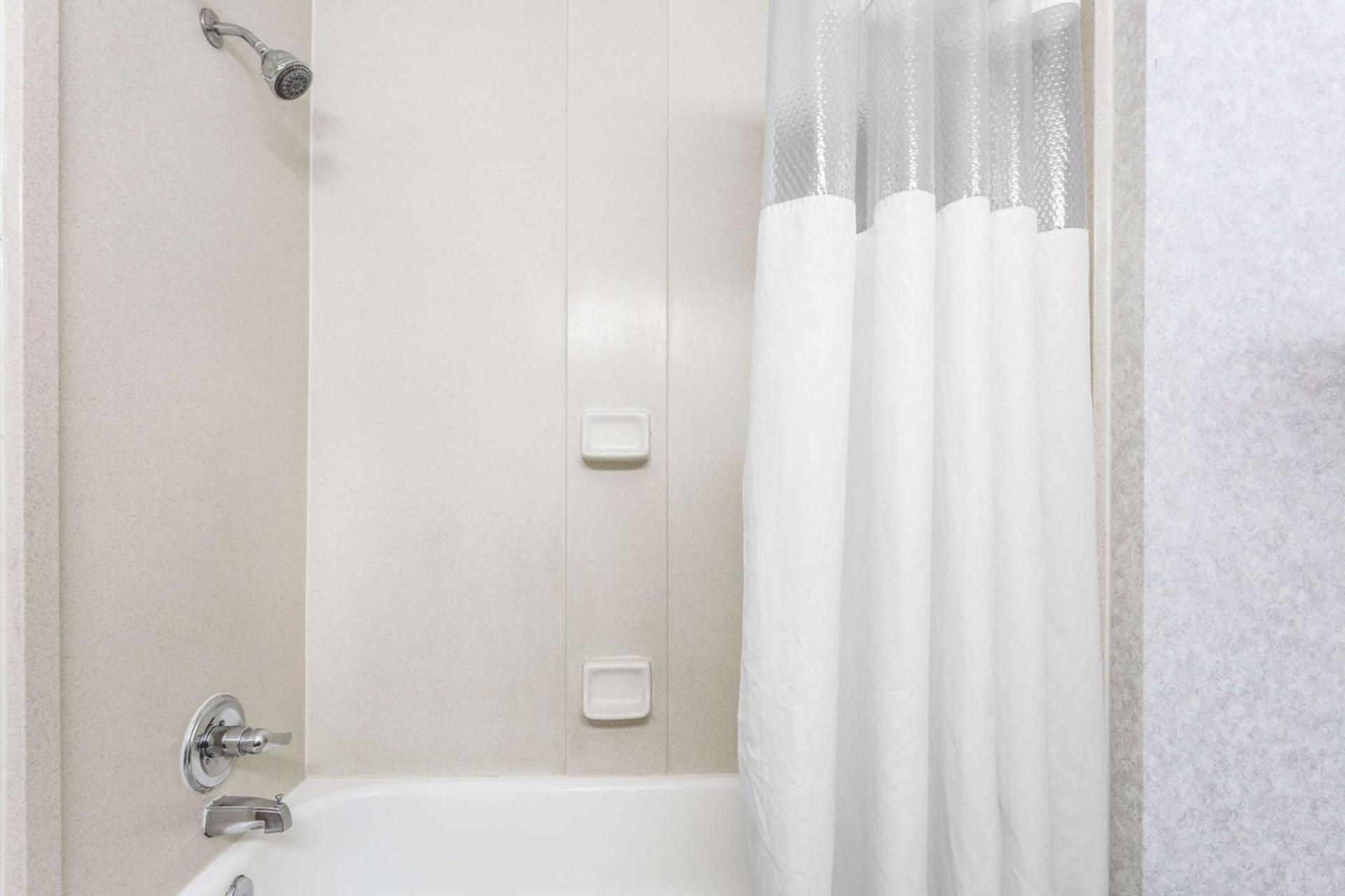 Days Inn by Wyndham, Glen Allen - Richmond North photo 11