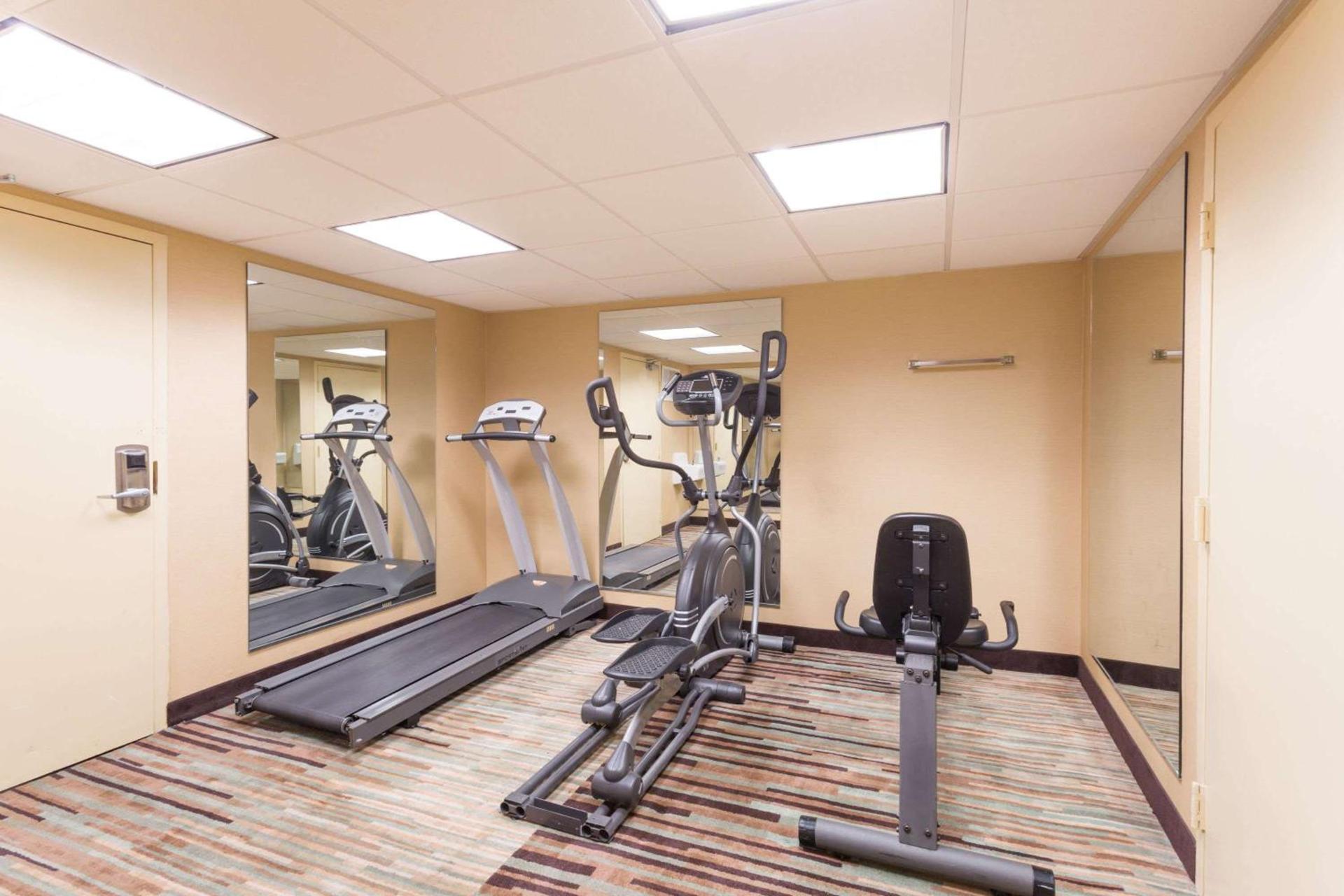 Days Inn by Wyndham Dumfries Quantico photo 8