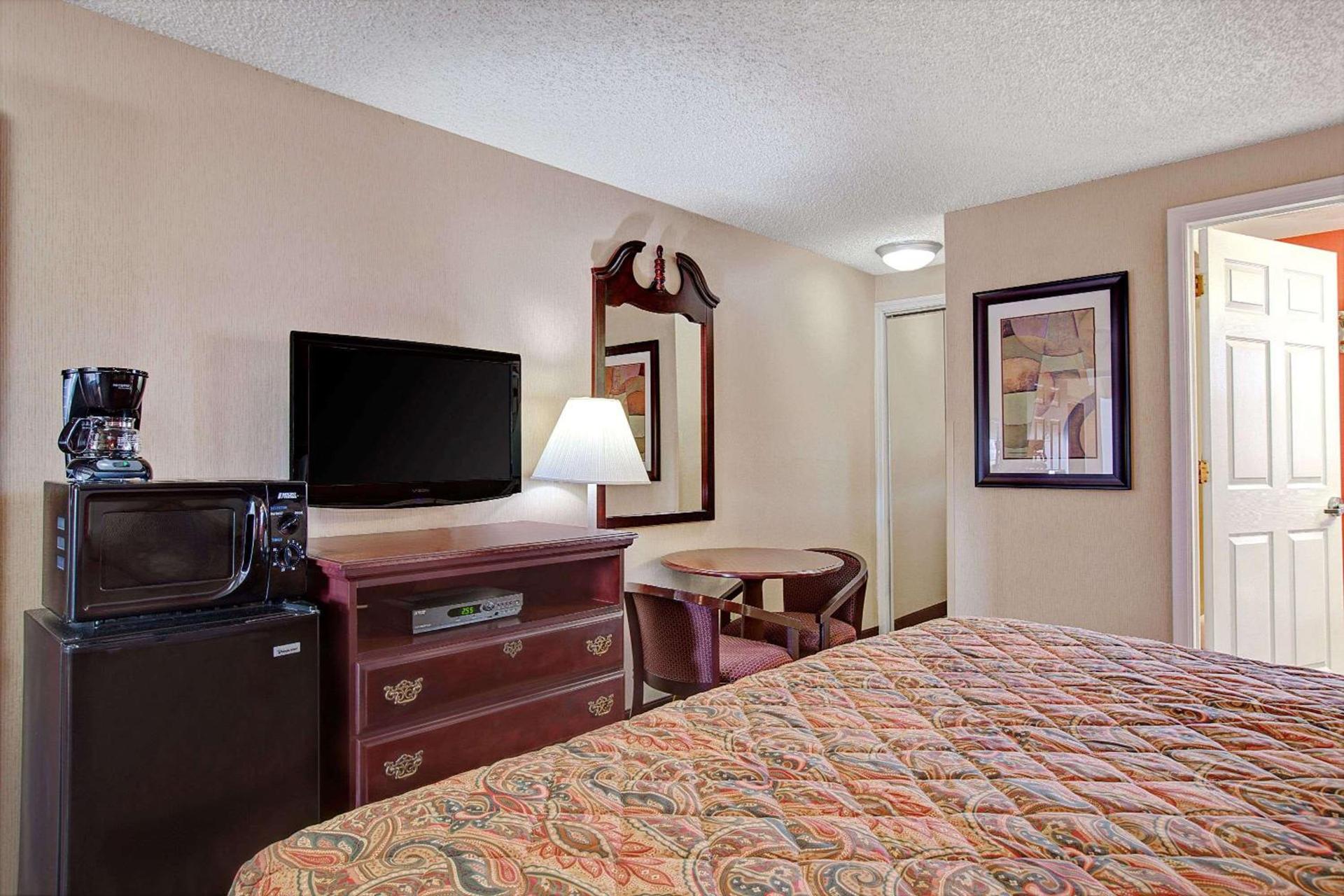 Days Inn by Wyndham Ridgefield NJ photo 12