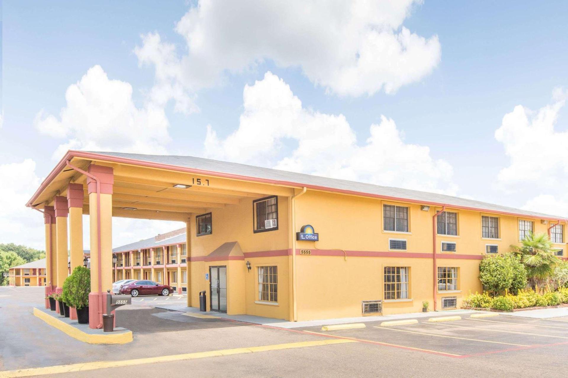 Executive Inn & Suites — hotel in Marshall