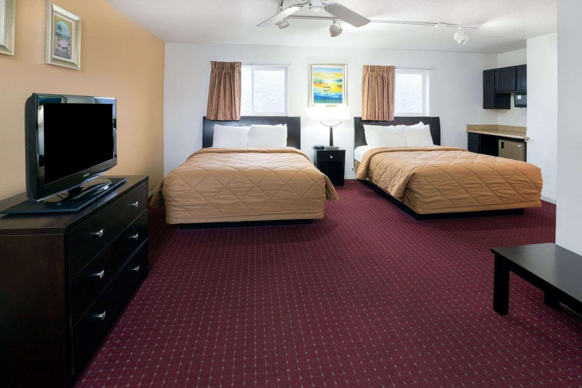 Days Inn by Wyndham Newport OR photo 9