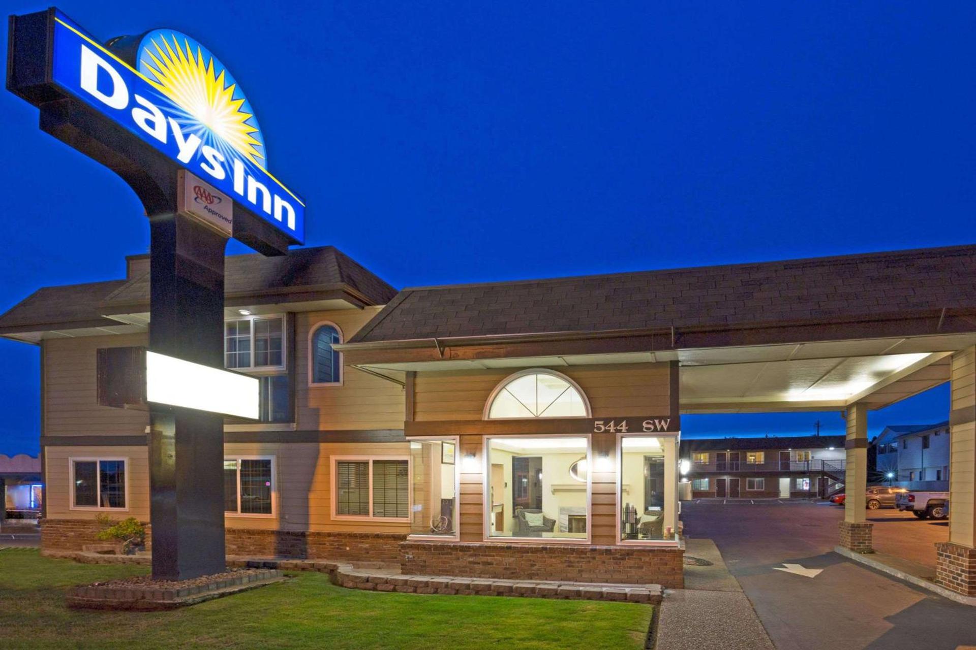Days Inn by Wyndham Newport OR photo 2