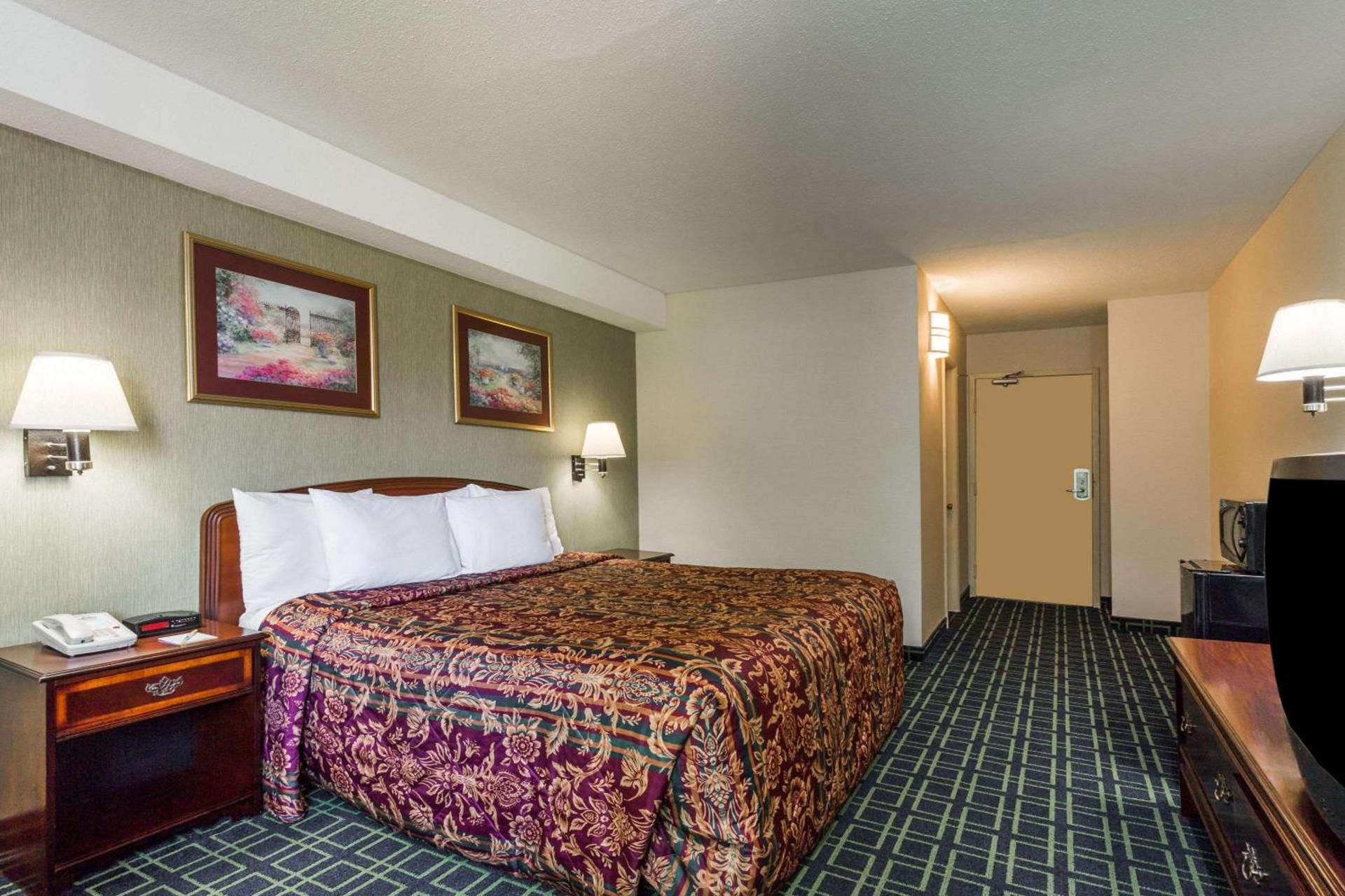 Days Inn by Wyndham Dumfries Quantico photo 5