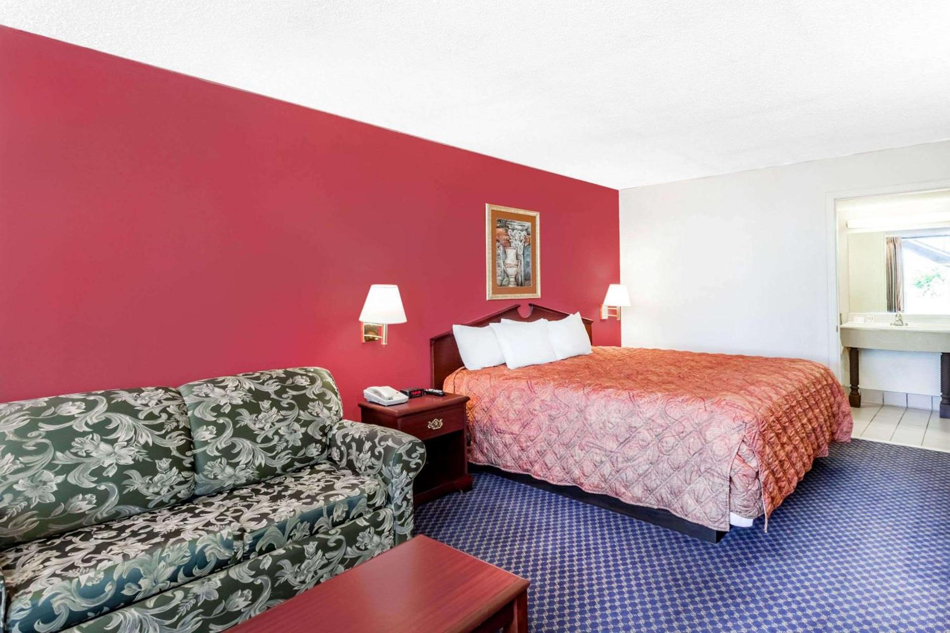 Days Inn by Wyndham Martin photo 7