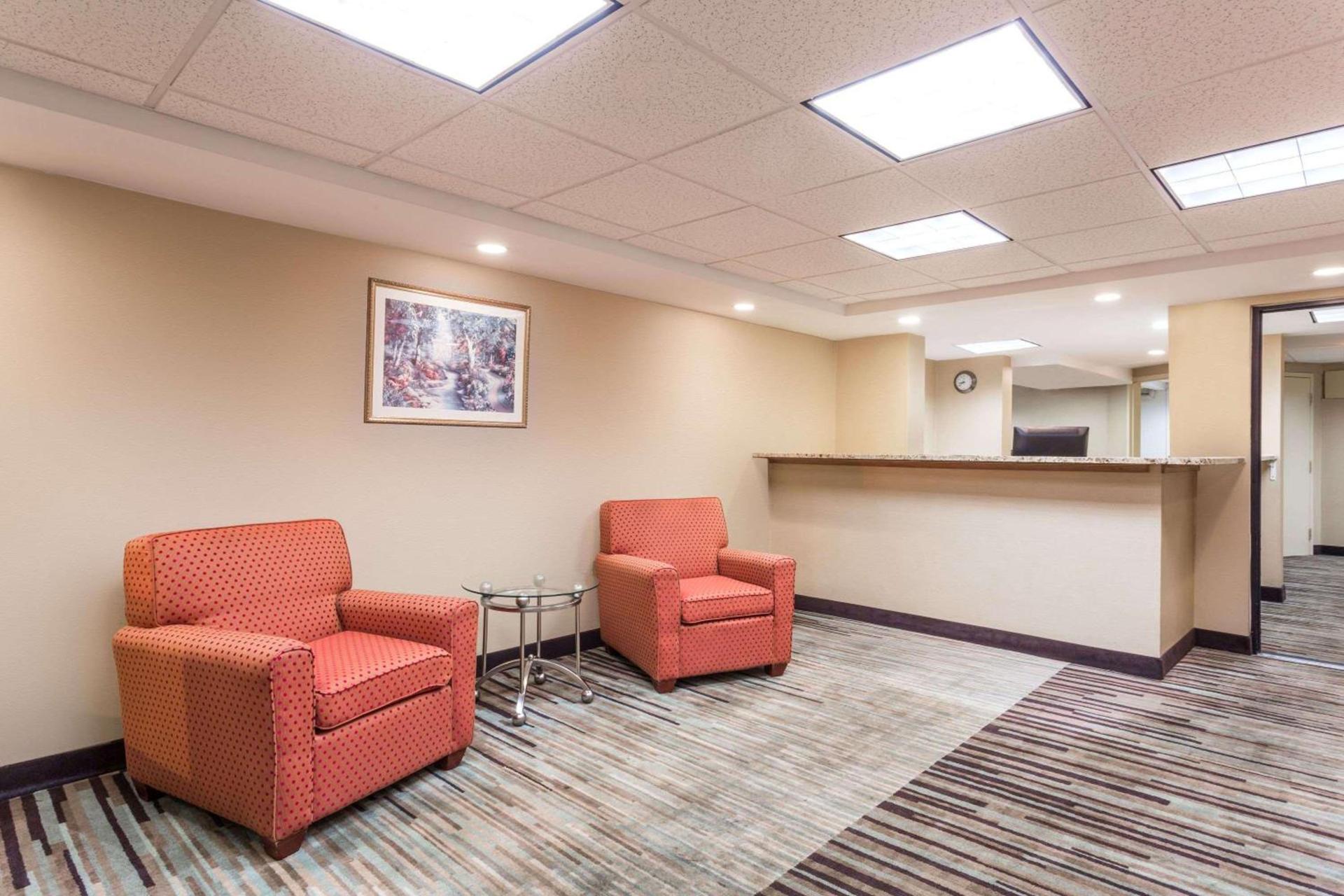 Days Inn by Wyndham Dumfries Quantico photo 2
