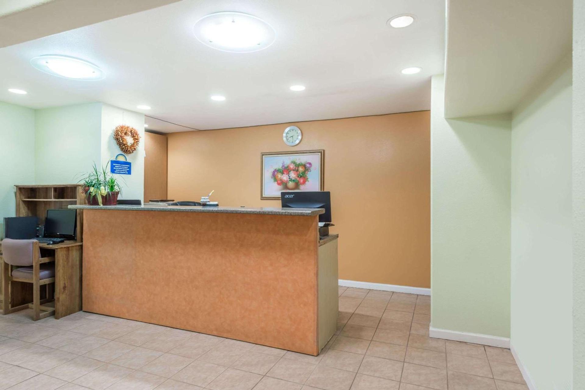 Days Inn by Wyndham Socorro photo 3