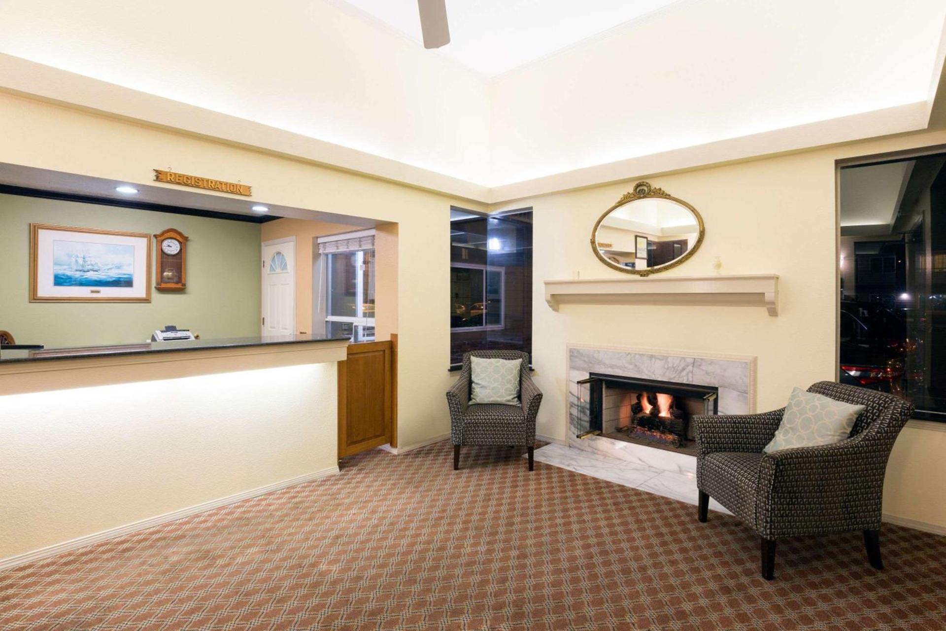 Days Inn by Wyndham Newport OR photo 3