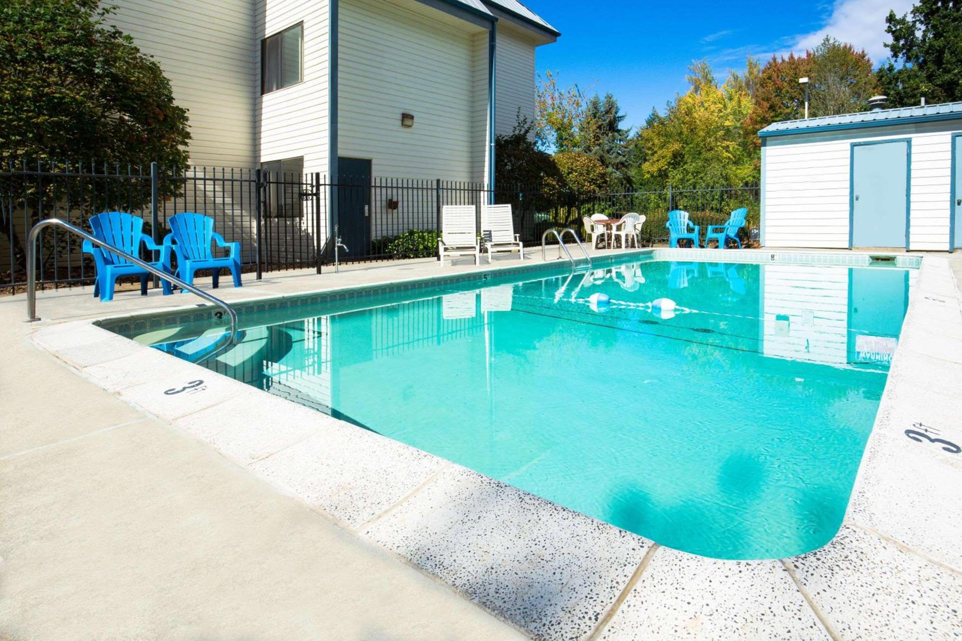 Days Inn by Wyndham Corvallis photo 3