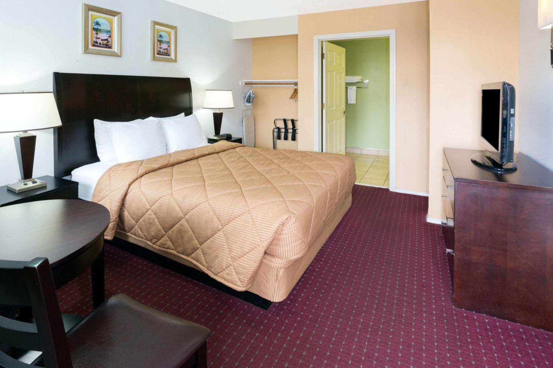 Days Inn by Wyndham Newport OR photo 8