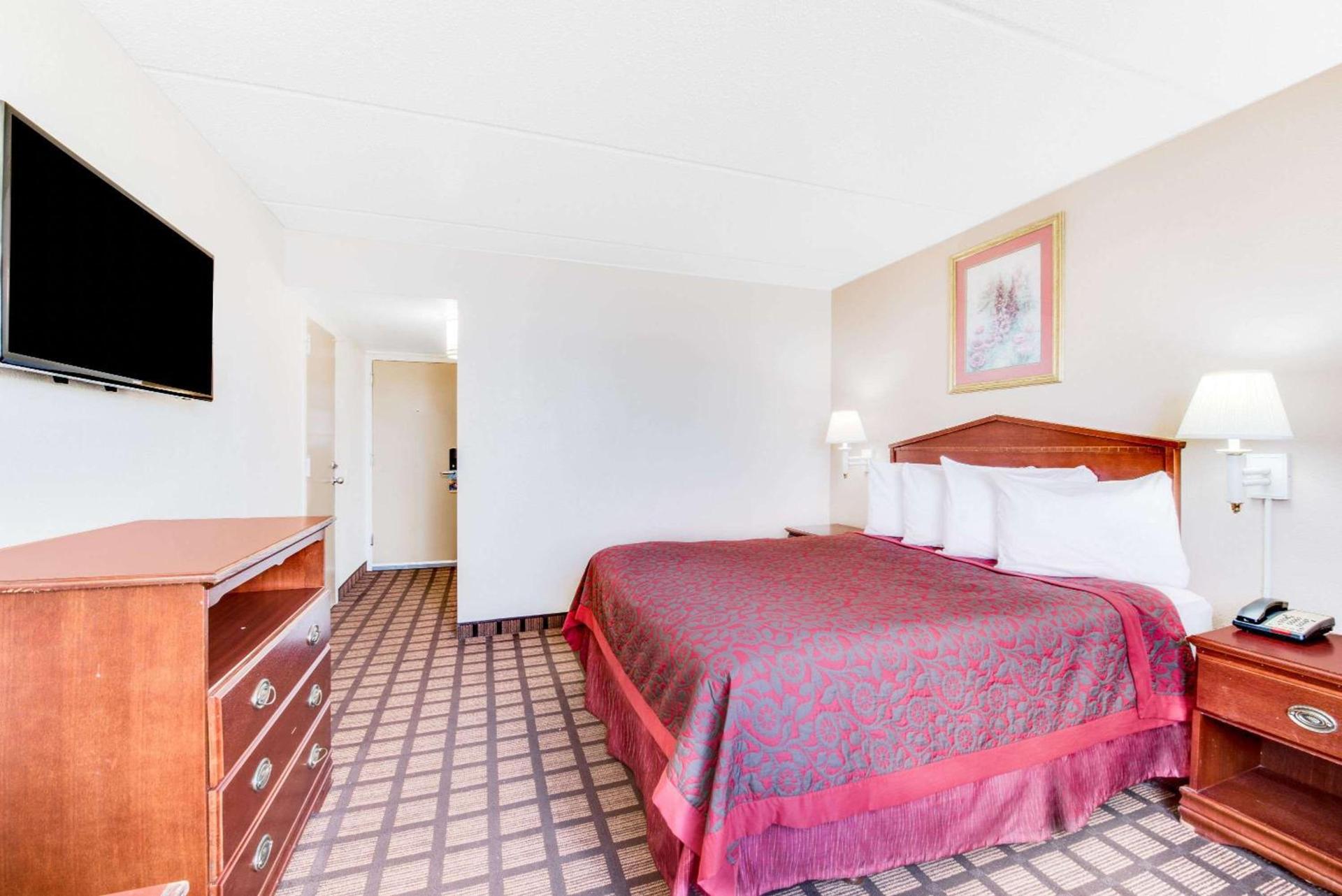 Days Inn & Suites by Wyndham Laredo photo 13