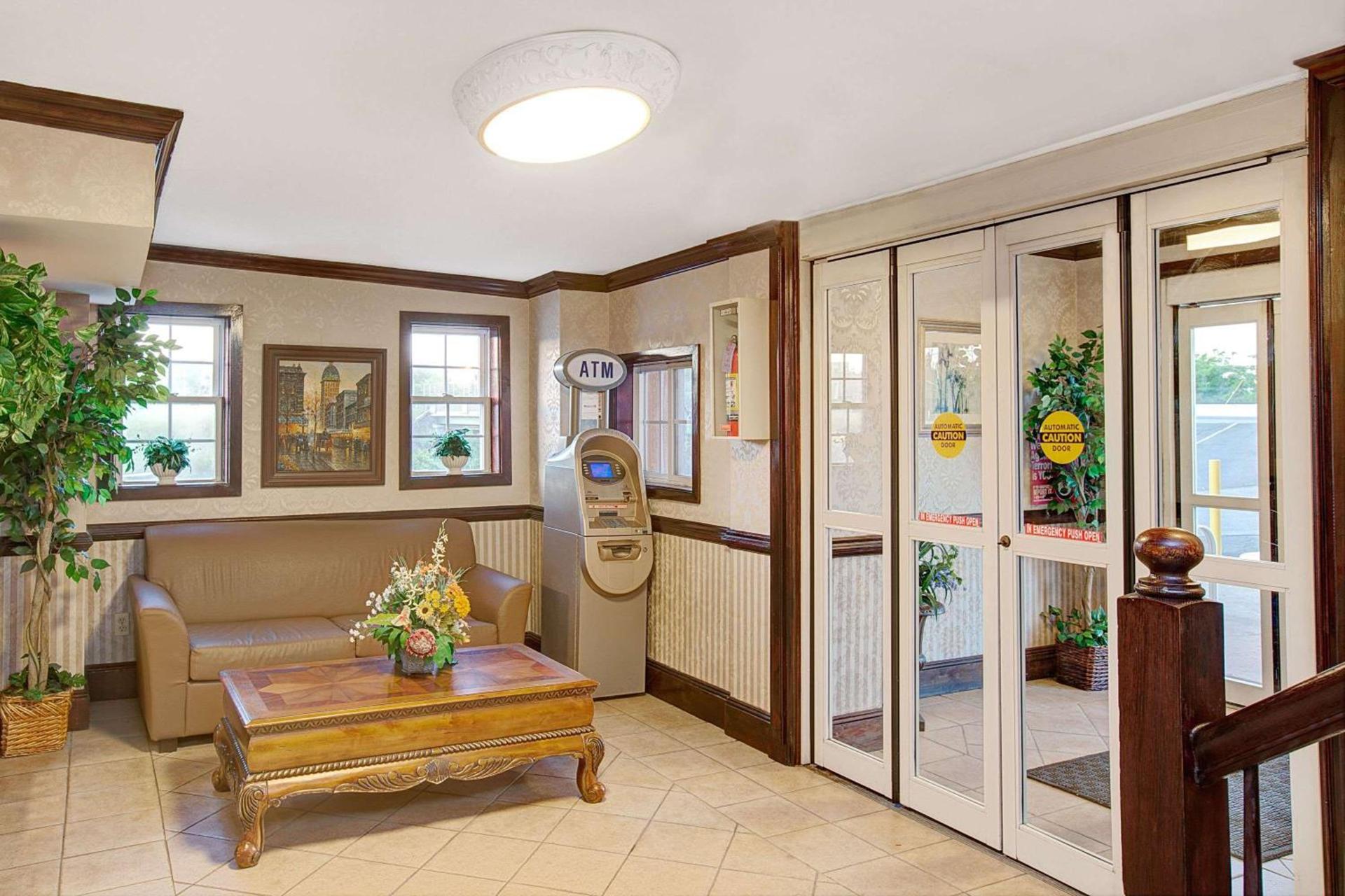 Days Inn by Wyndham Ridgefield NJ photo 3