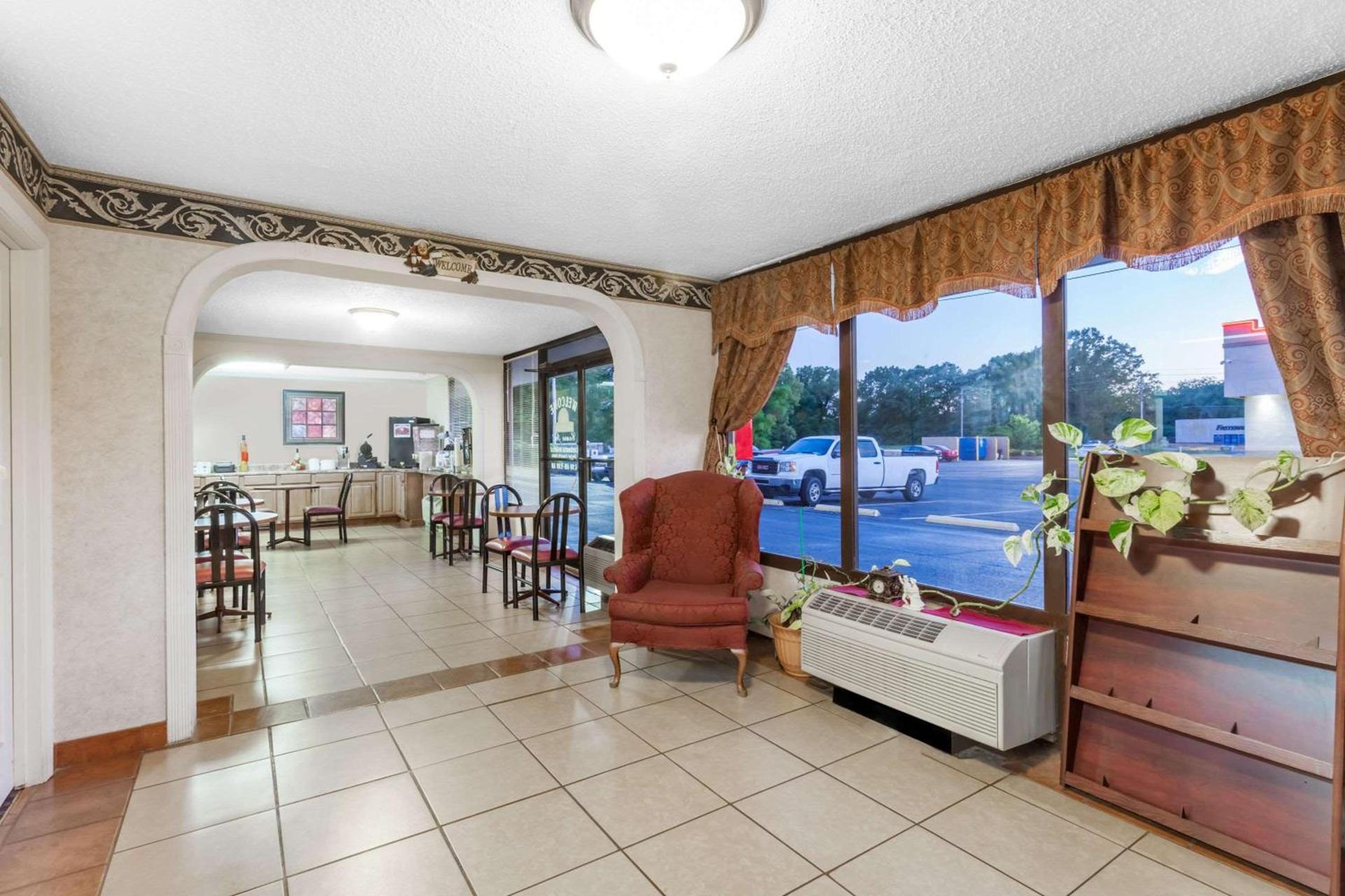Days Inn by Wyndham Martin photo 4