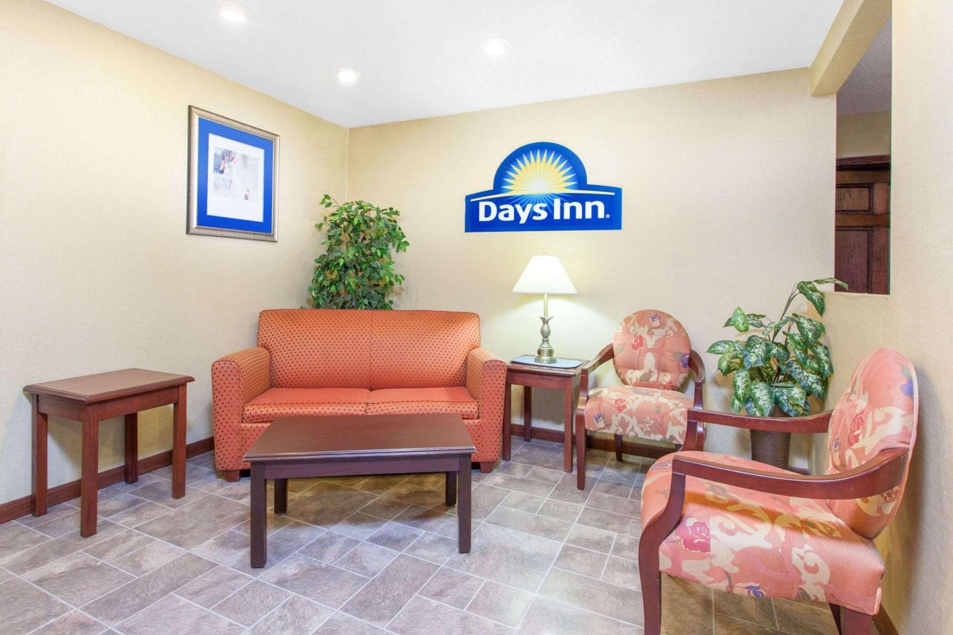 Days Inn by Wyndham Maumee/Toledo photo 2