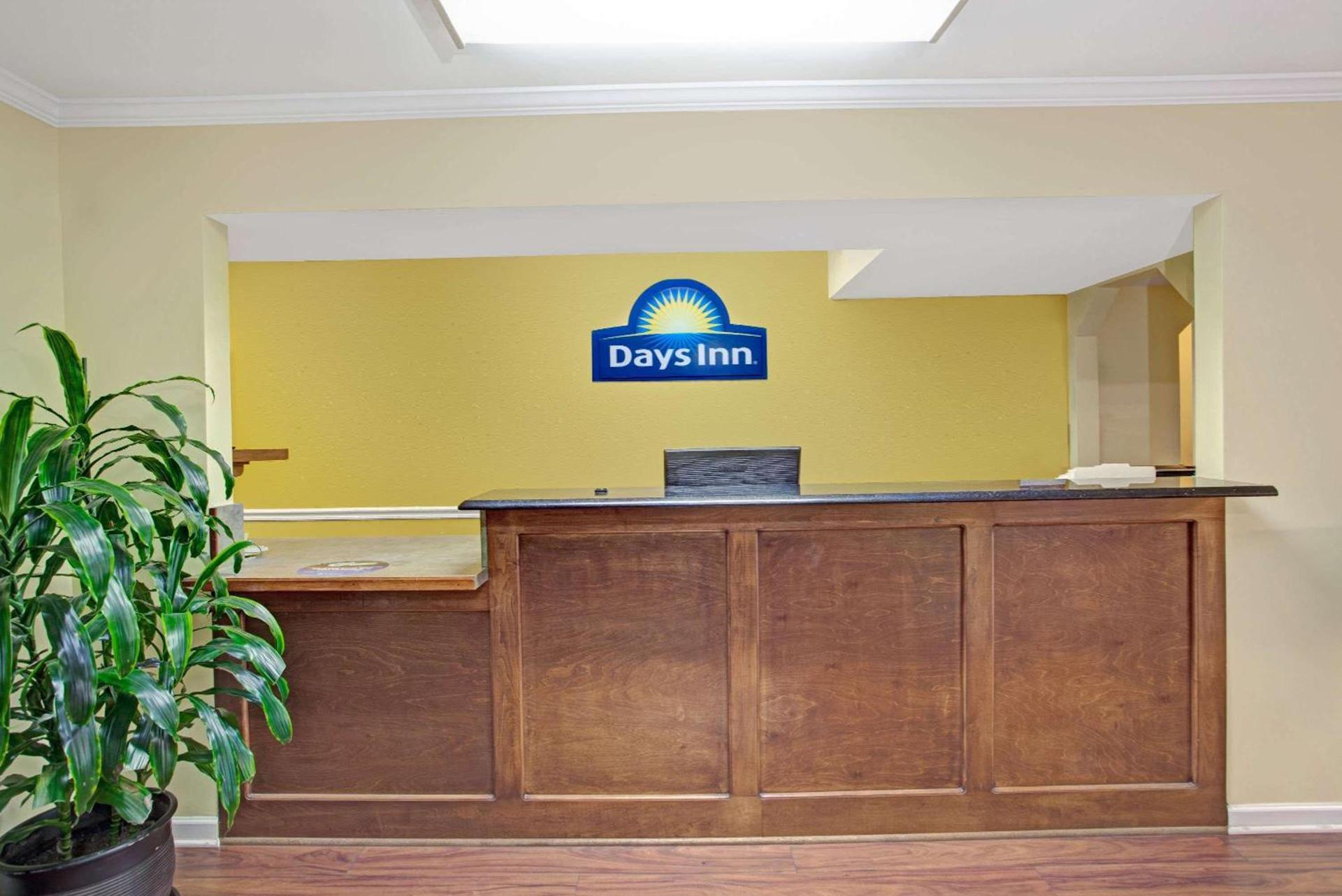 Days Inn by Wyndham Marietta White Water photo 4