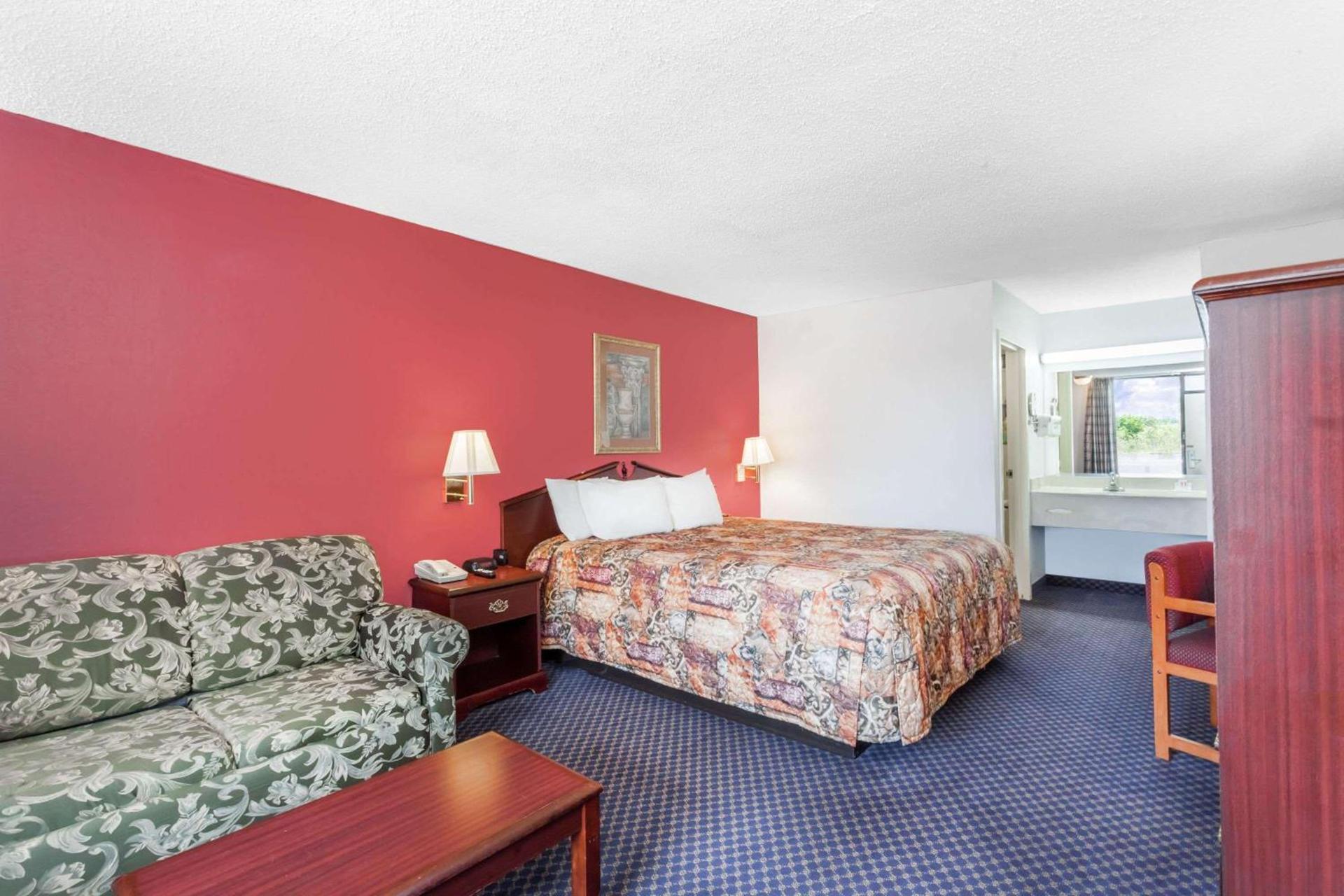 Days Inn by Wyndham Martin photo 10