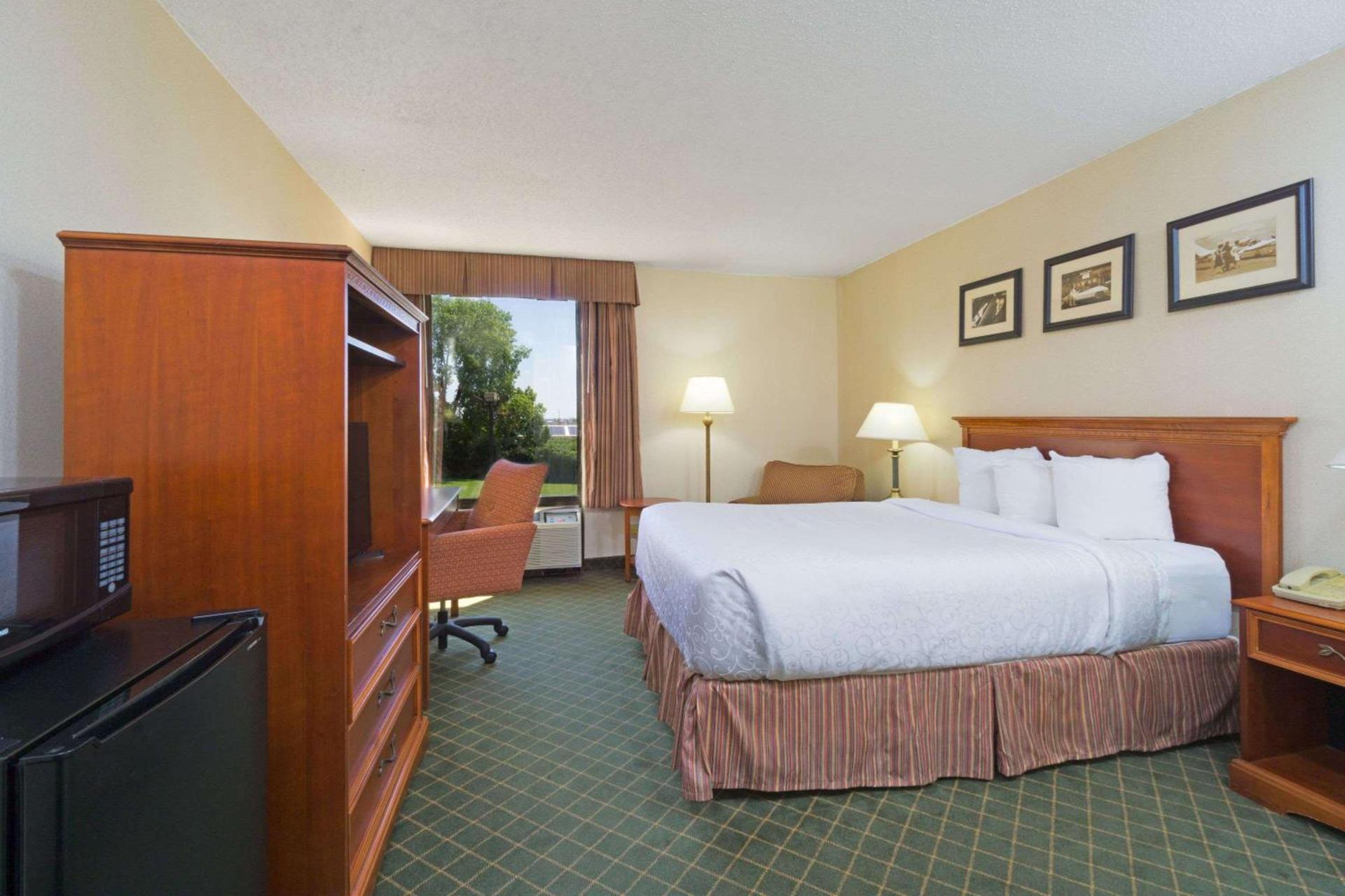Days Inn by Wyndham Columbus Airport photo 6