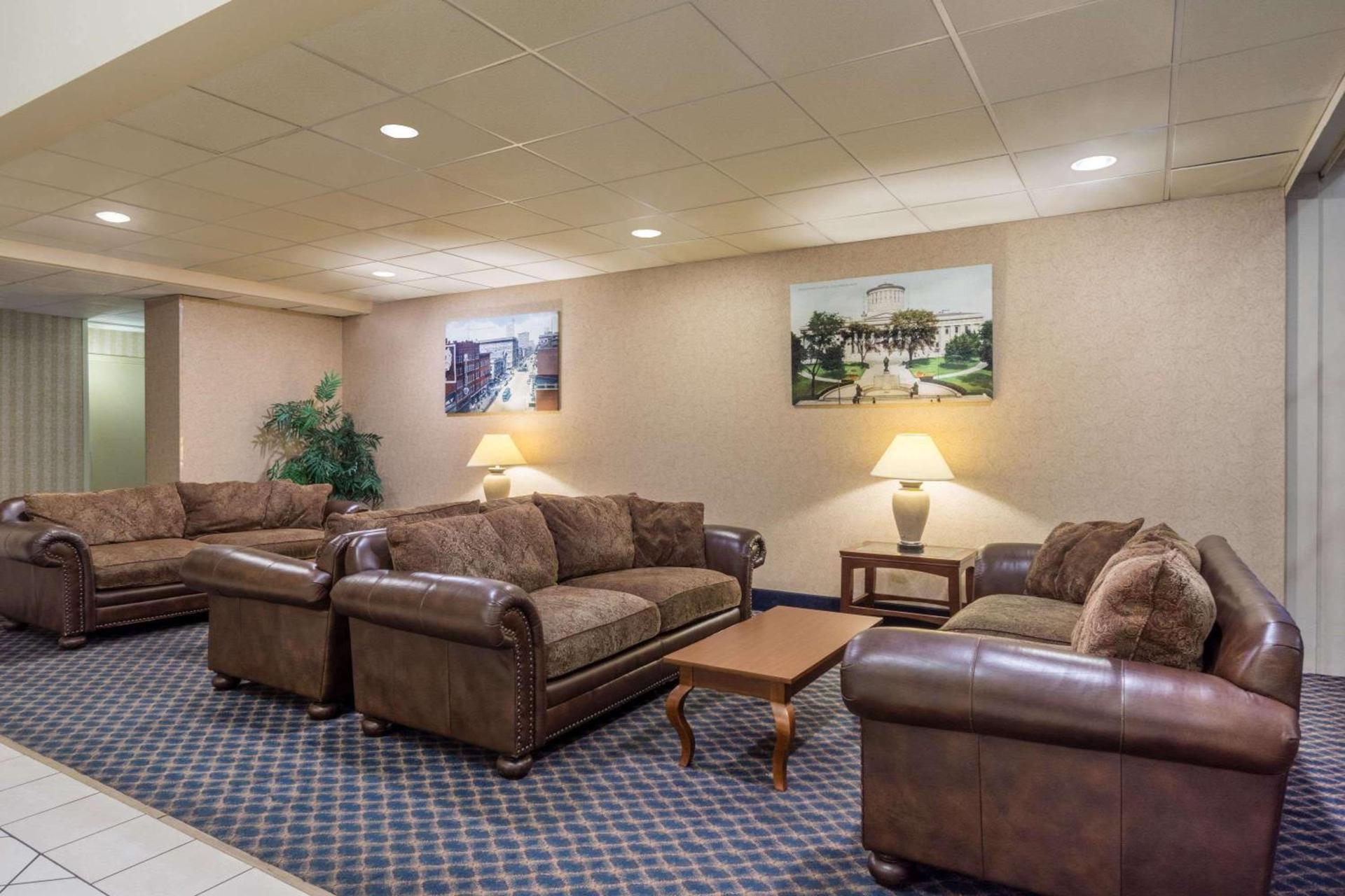 Days Inn by Wyndham Columbus Airport photo 2