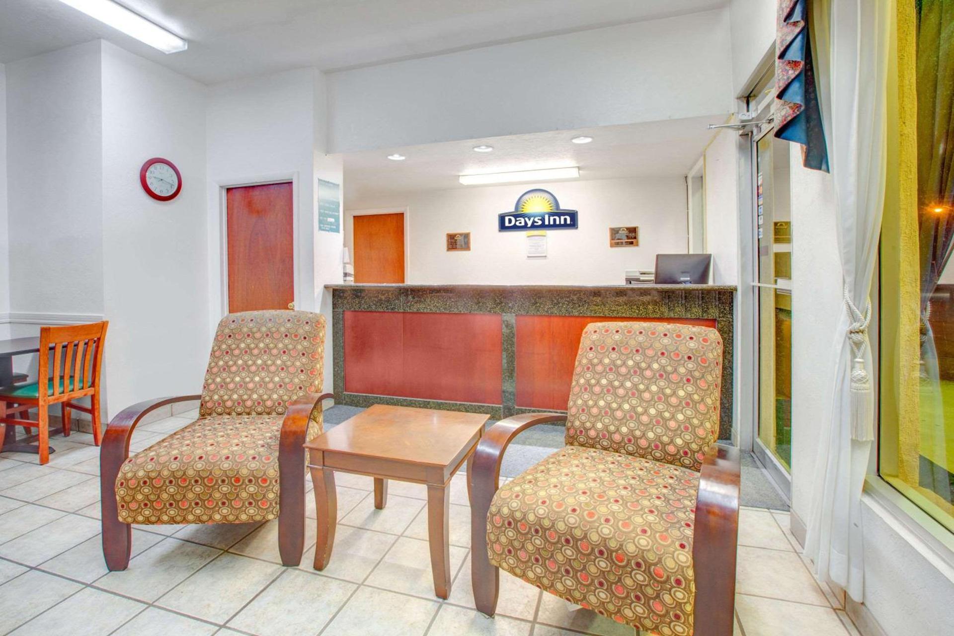 Days Inn by Wyndham Okemah photo 2