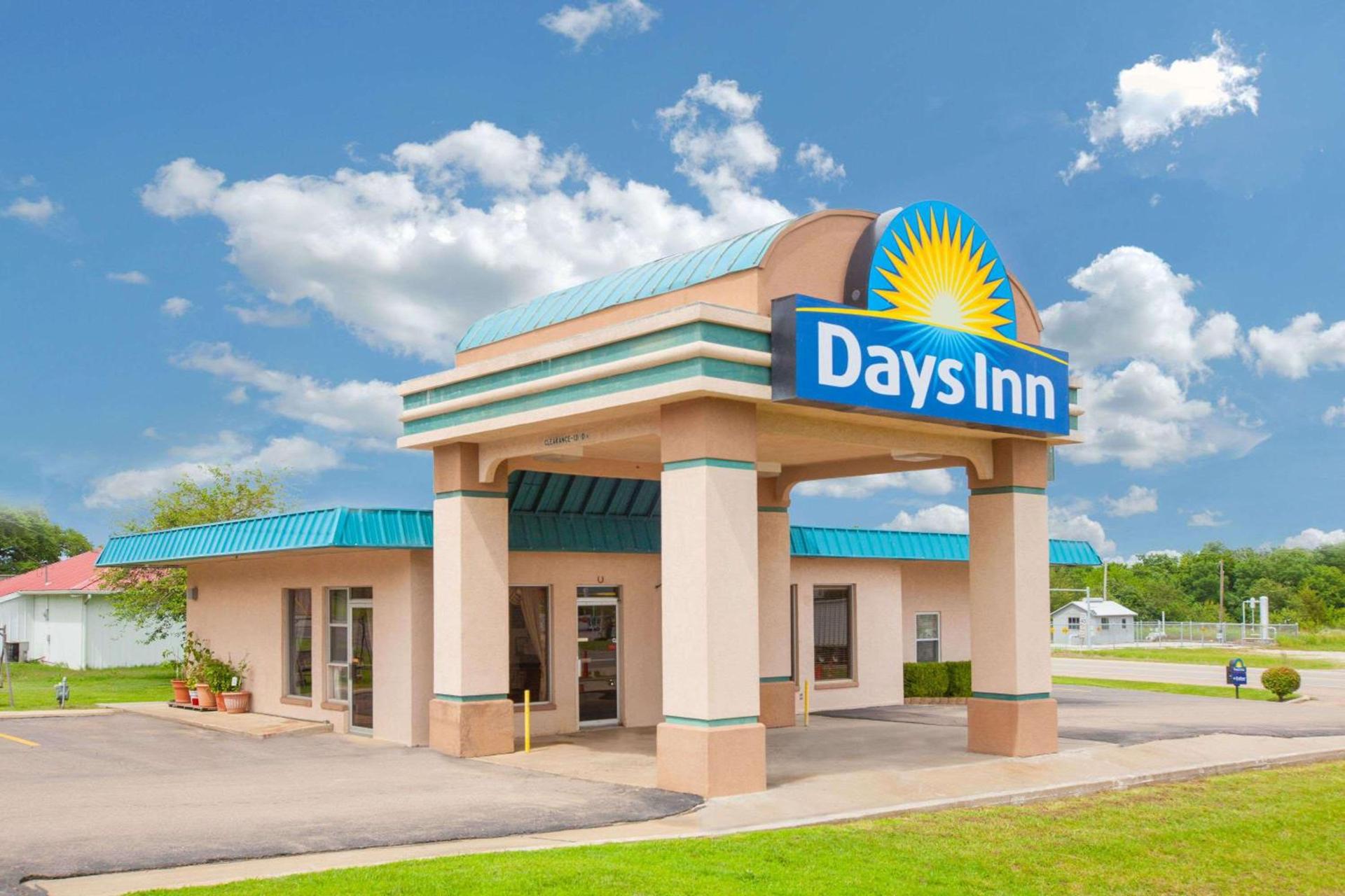 Days Inn by Wyndham Okemah — hotel in Okemah