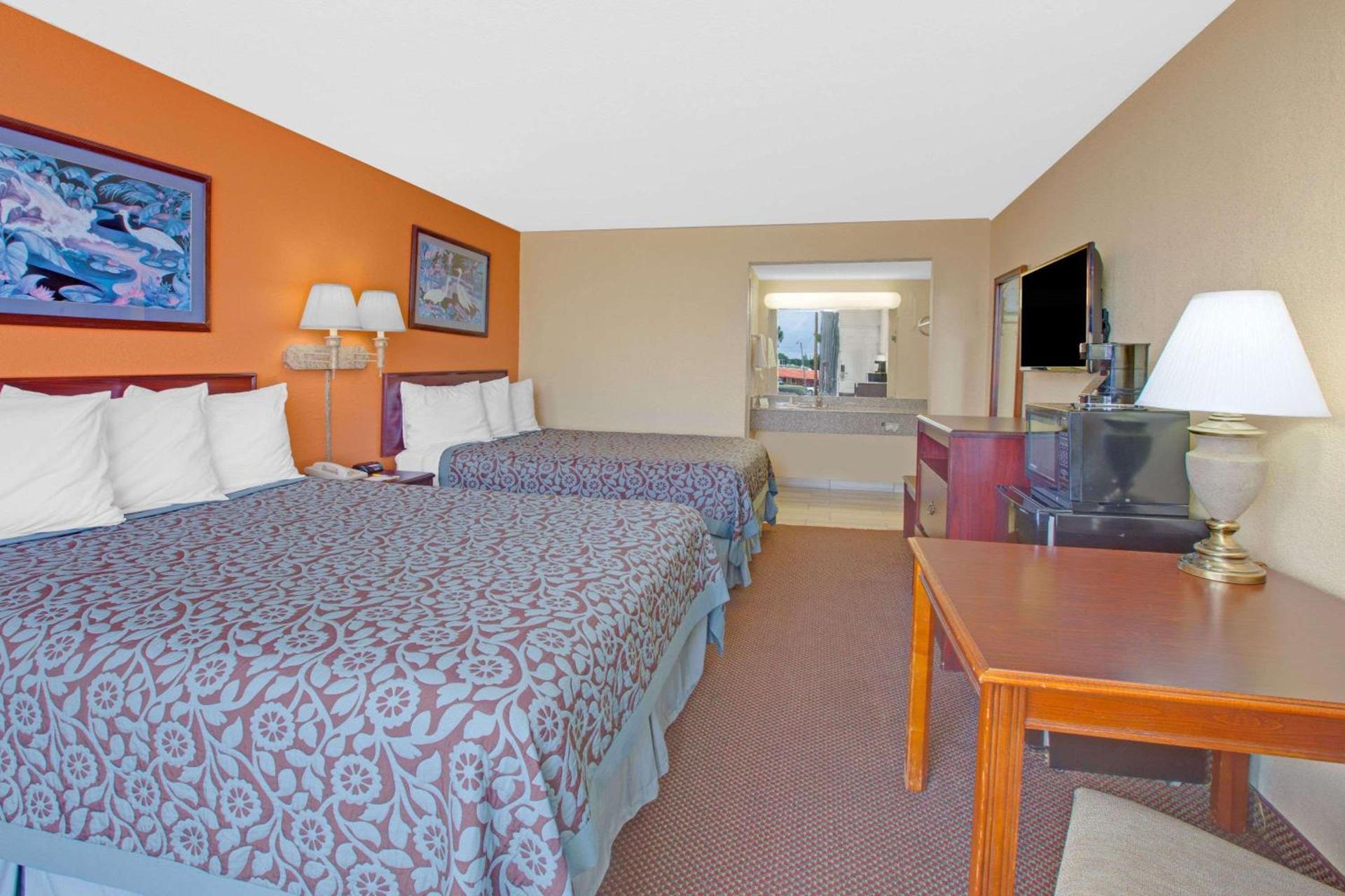 Days Inn by Wyndham Okemah photo 11