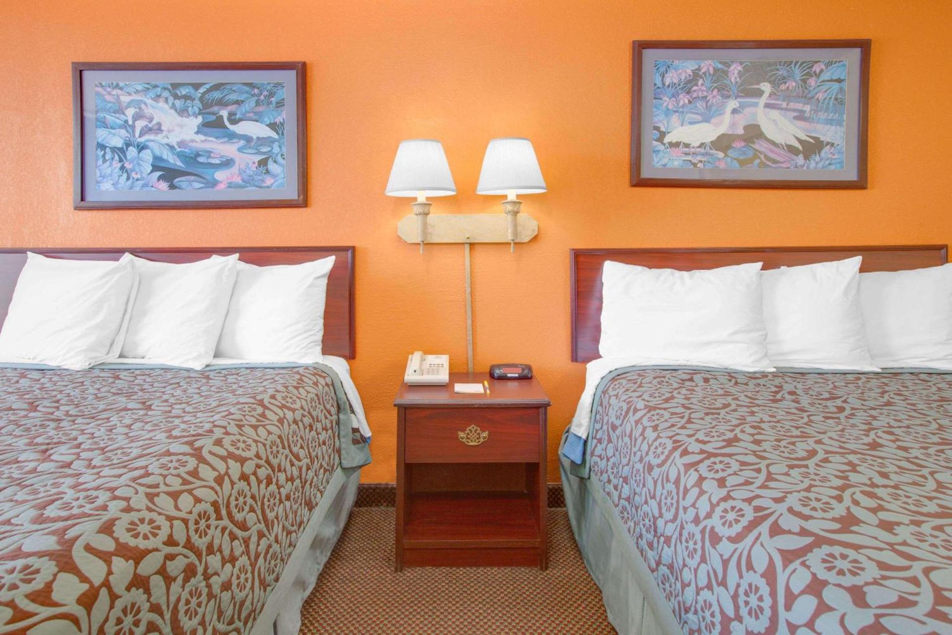 Days Inn by Wyndham Okemah photo 6