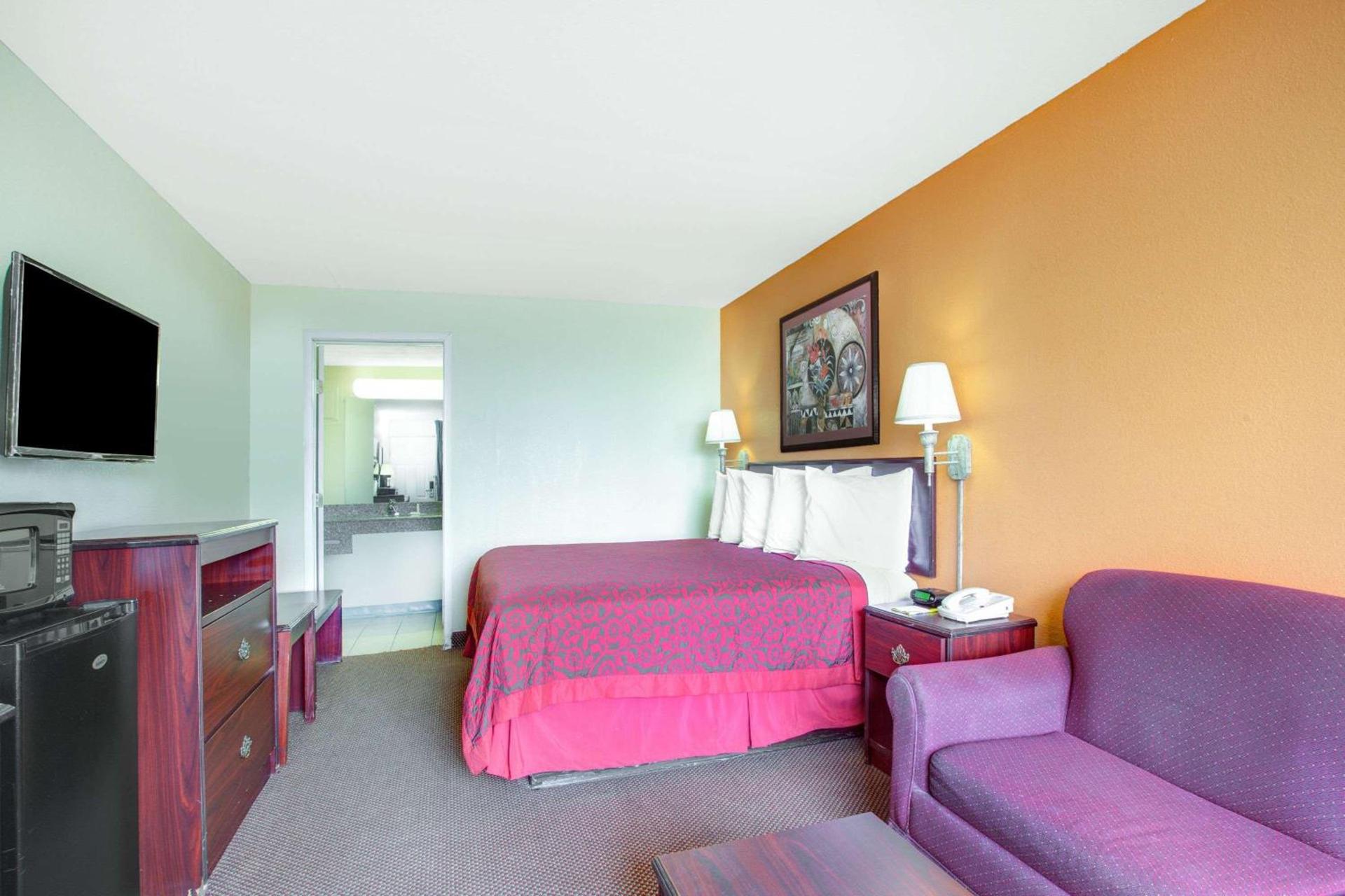 Days Inn by Wyndham Okemah photo 5