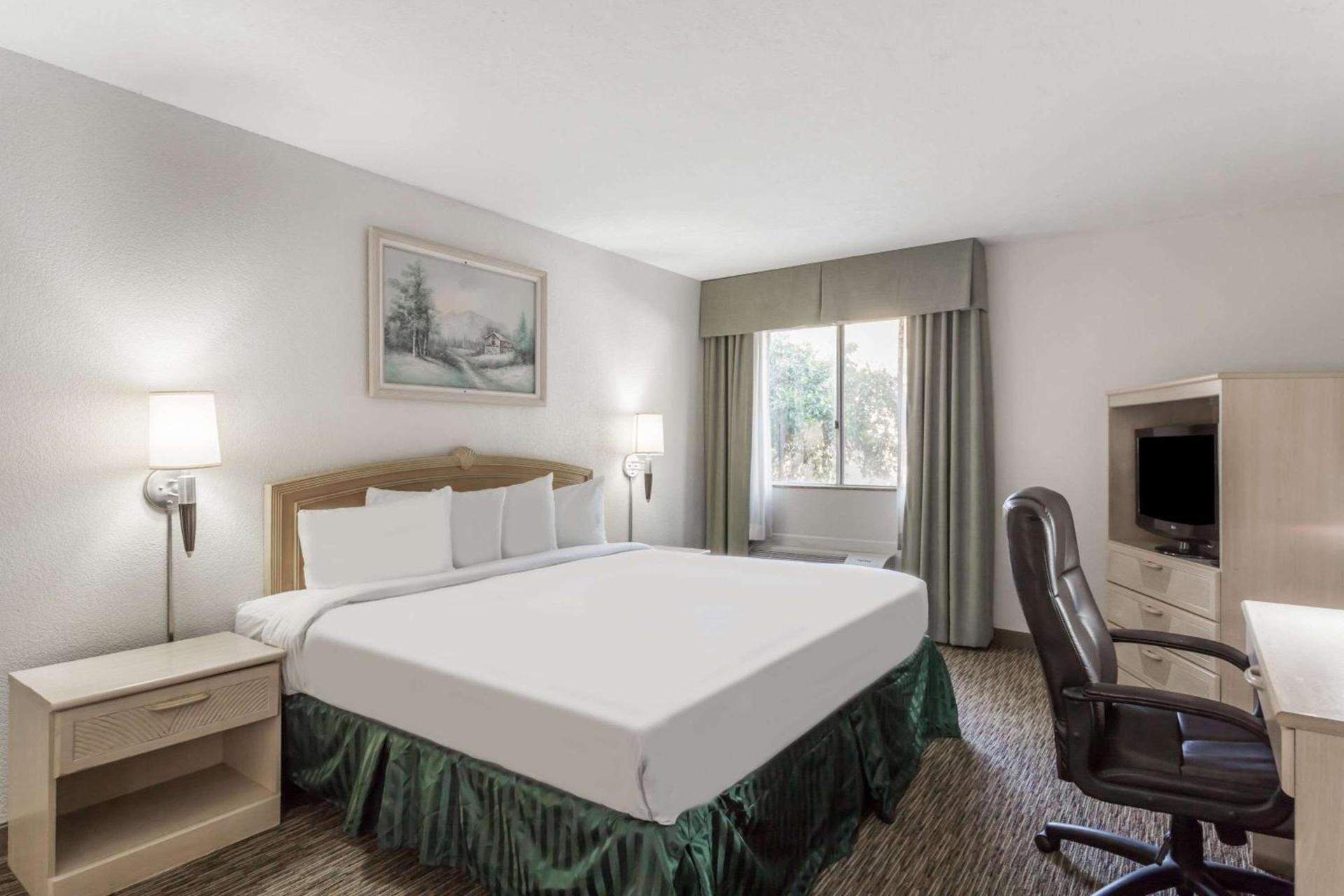 The Grand Inn Peoria photo 11