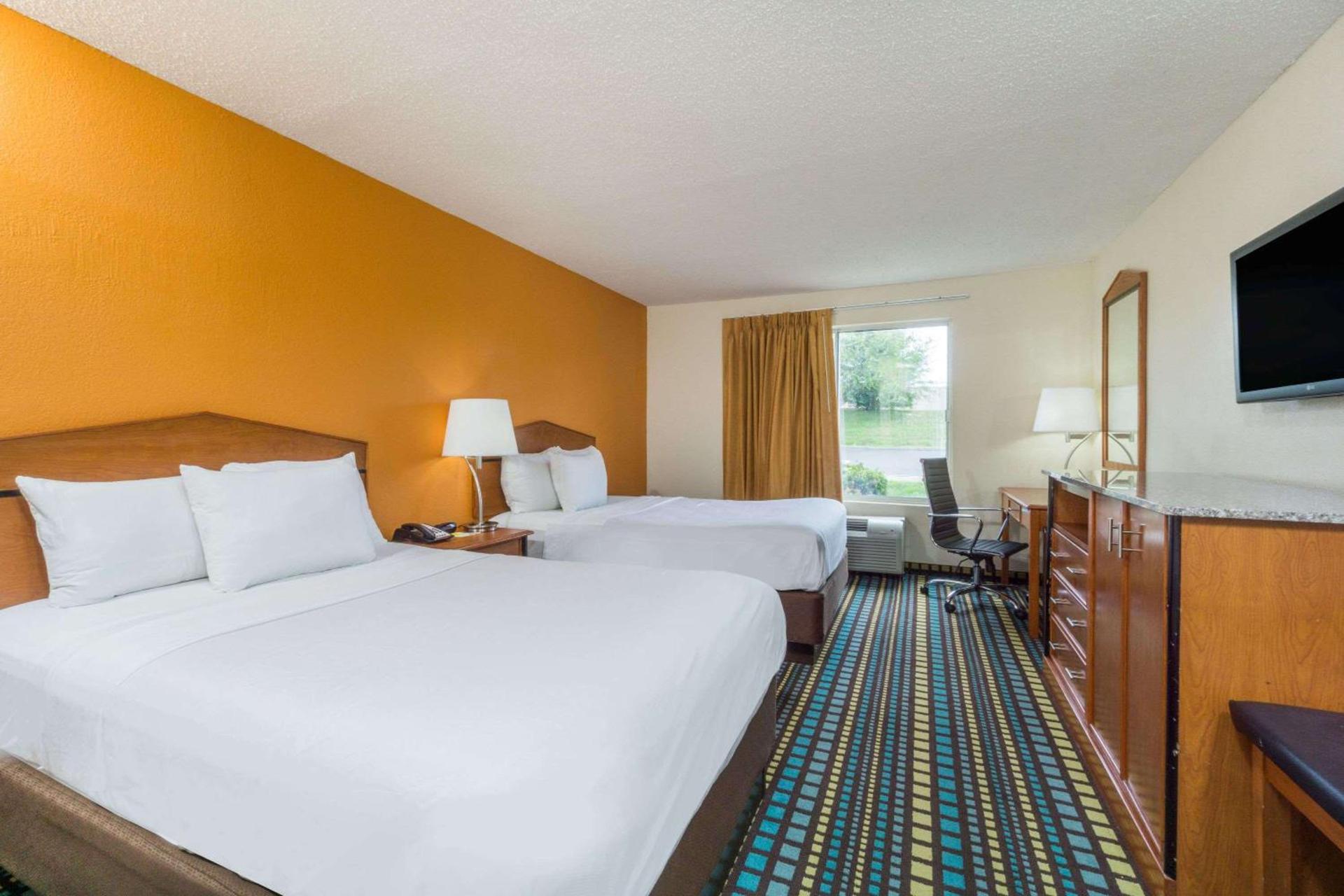 Days Inn by Wyndham Florence Cincinnati Area photo 9