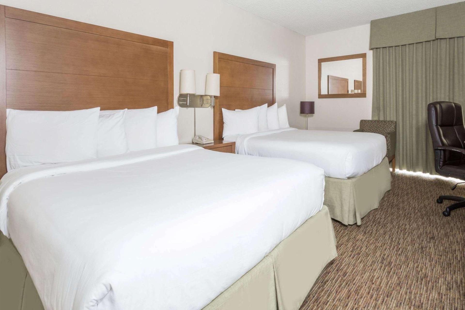 The Grand Inn Peoria photo 9