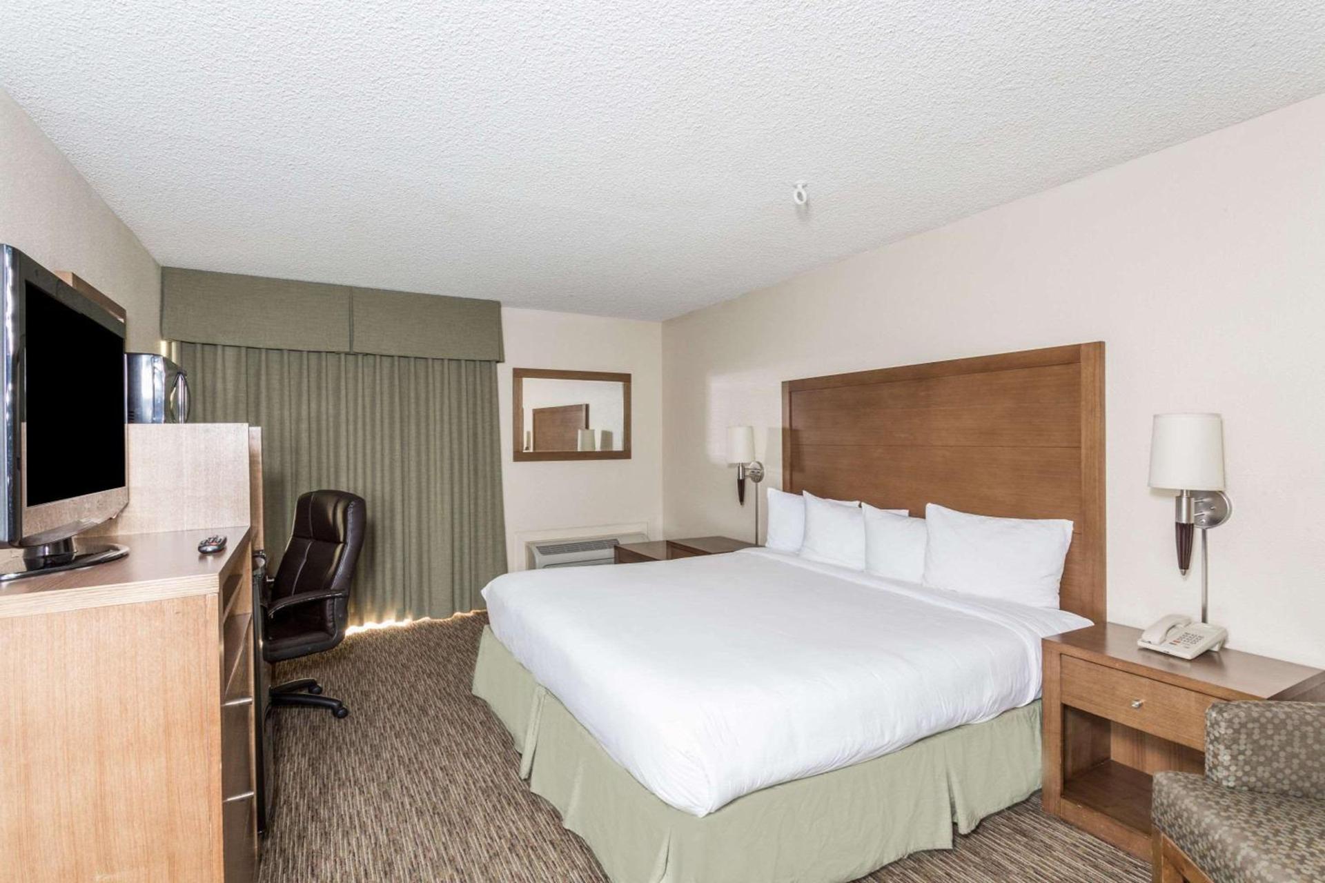 The Grand Inn Peoria photo 5