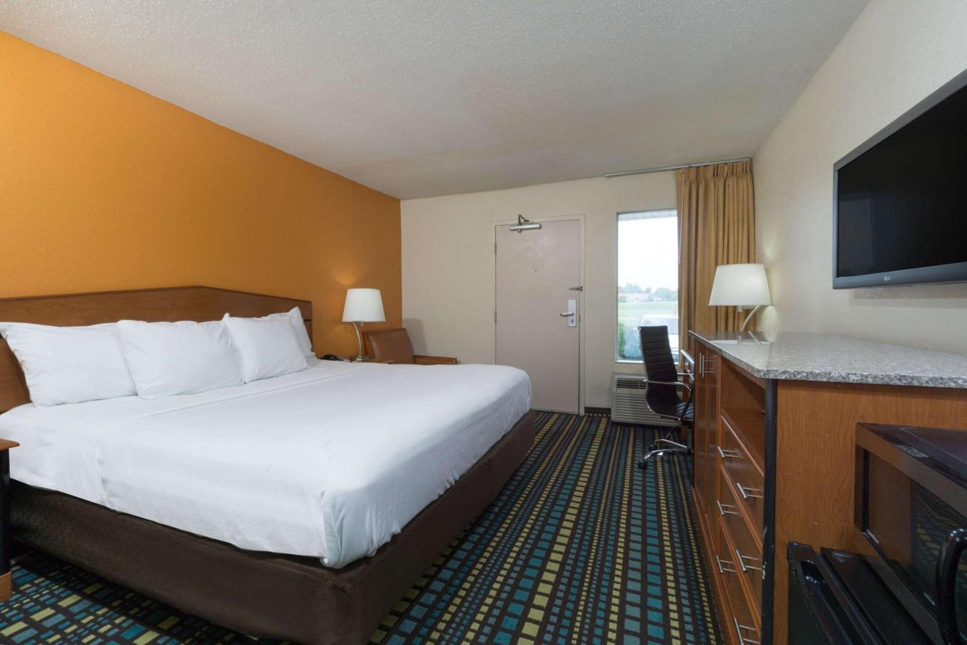 Days Inn by Wyndham Florence Cincinnati Area photo 7