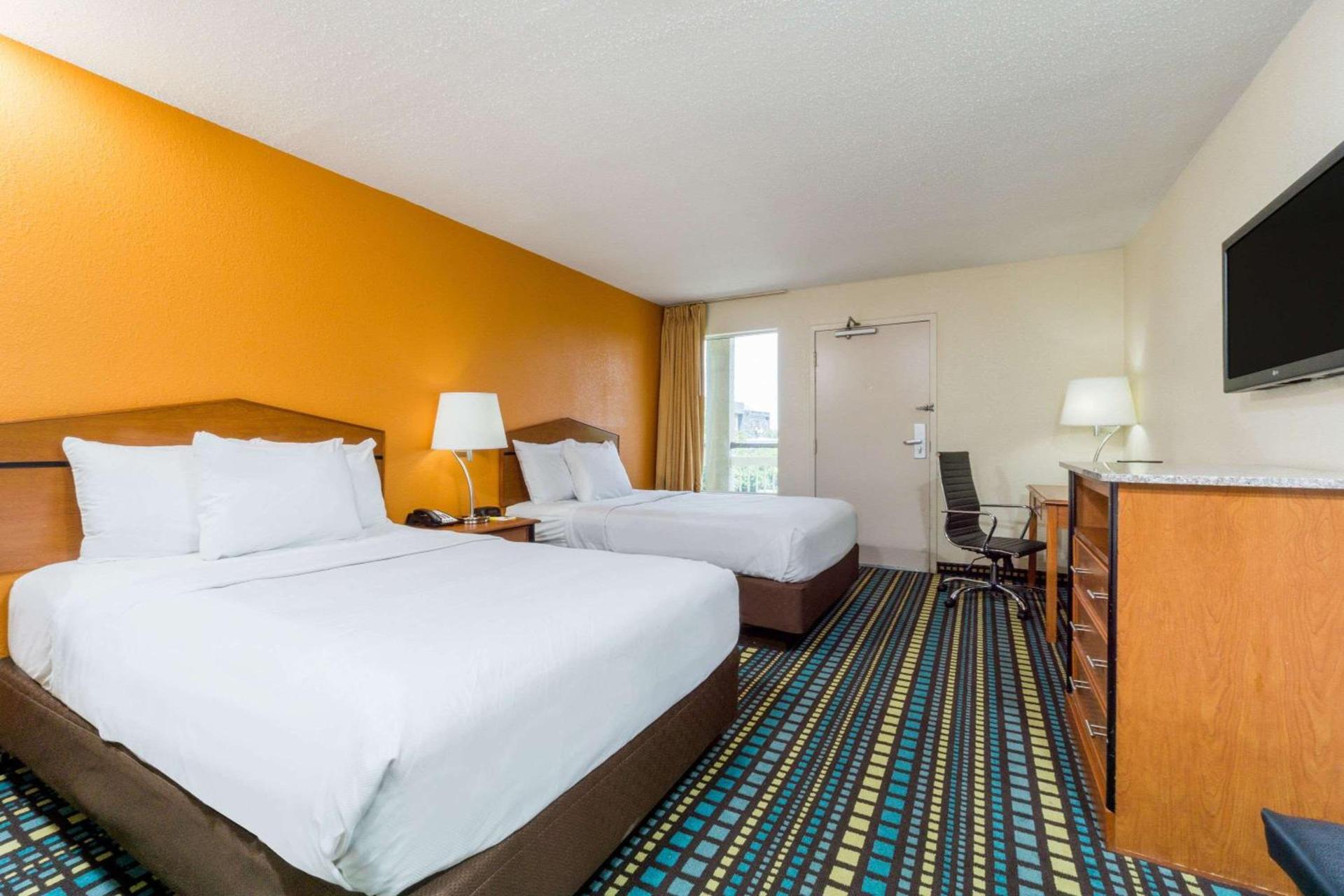 Days Inn by Wyndham Florence Cincinnati Area photo 12
