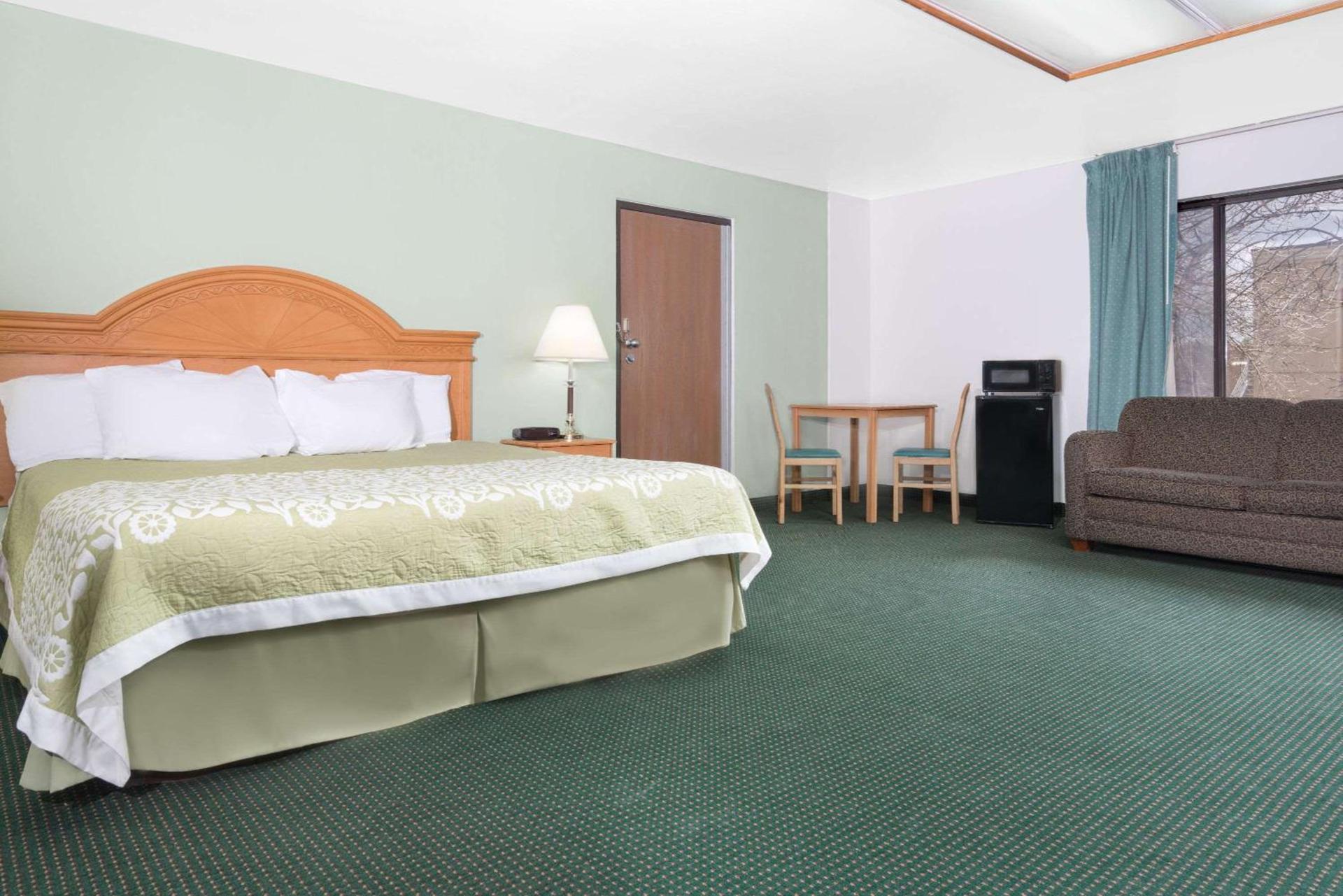 Days Inn by Wyndham St Cloud photo 10