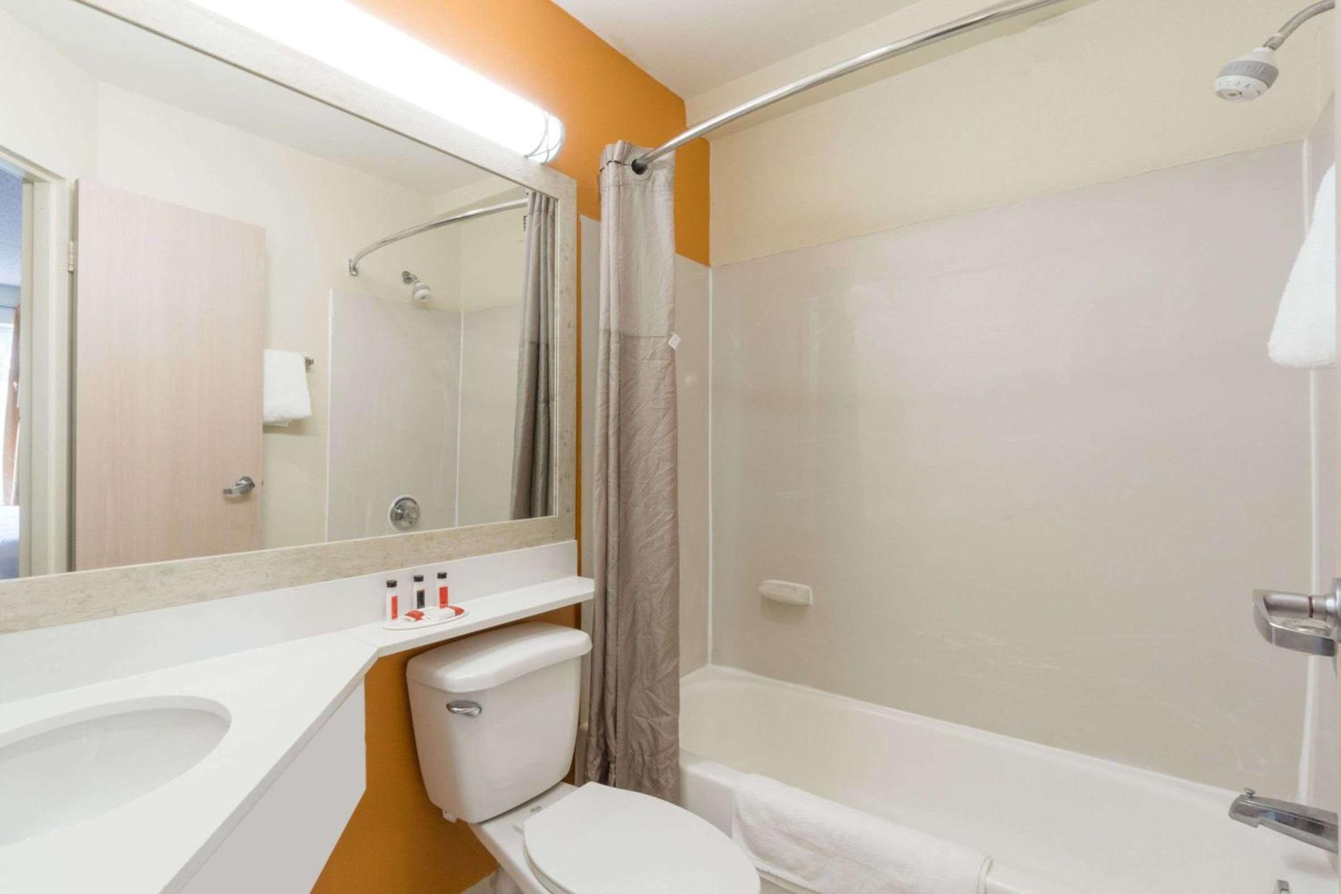 Days Inn by Wyndham Florence Cincinnati Area photo 13