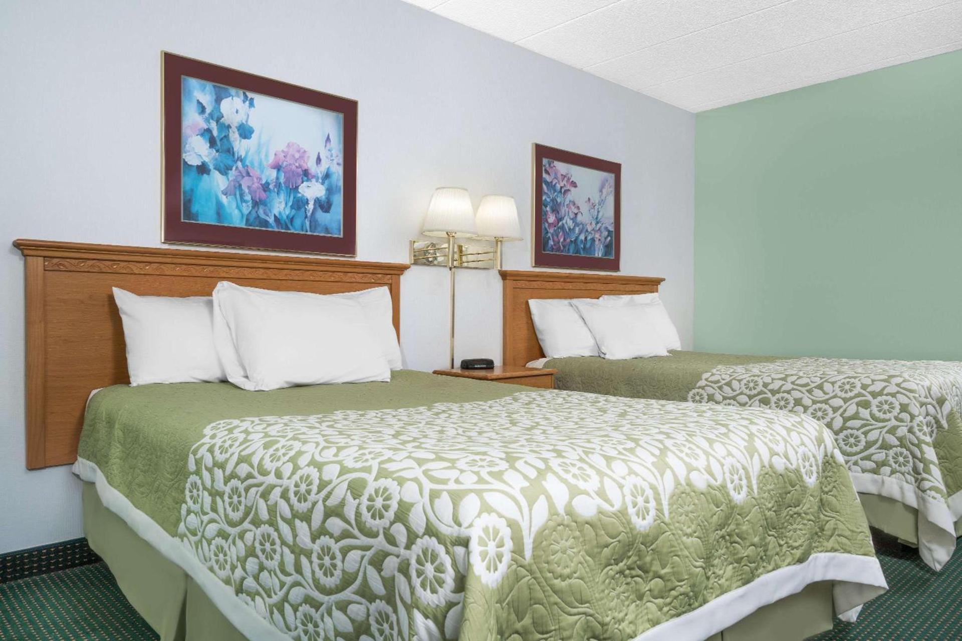 Days Inn by Wyndham St Cloud photo 3