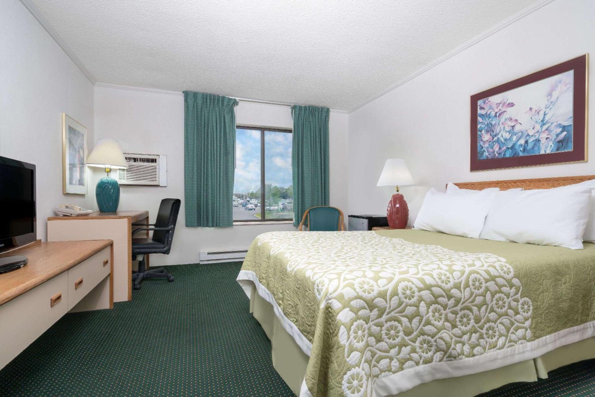 Days Inn by Wyndham St Cloud photo 2