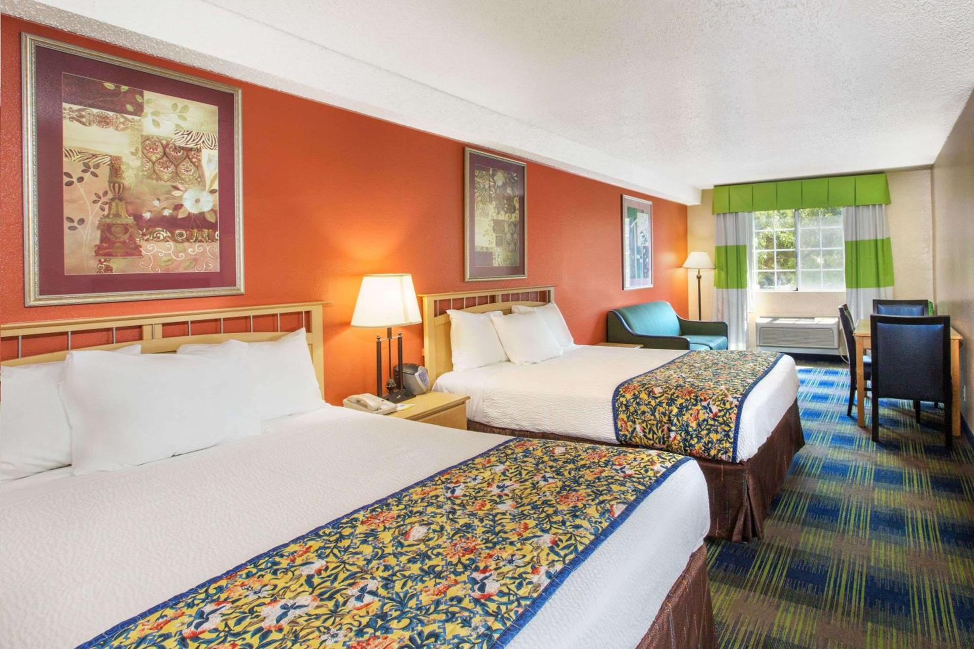 Days Inn by Wyndham Fremont photo 4