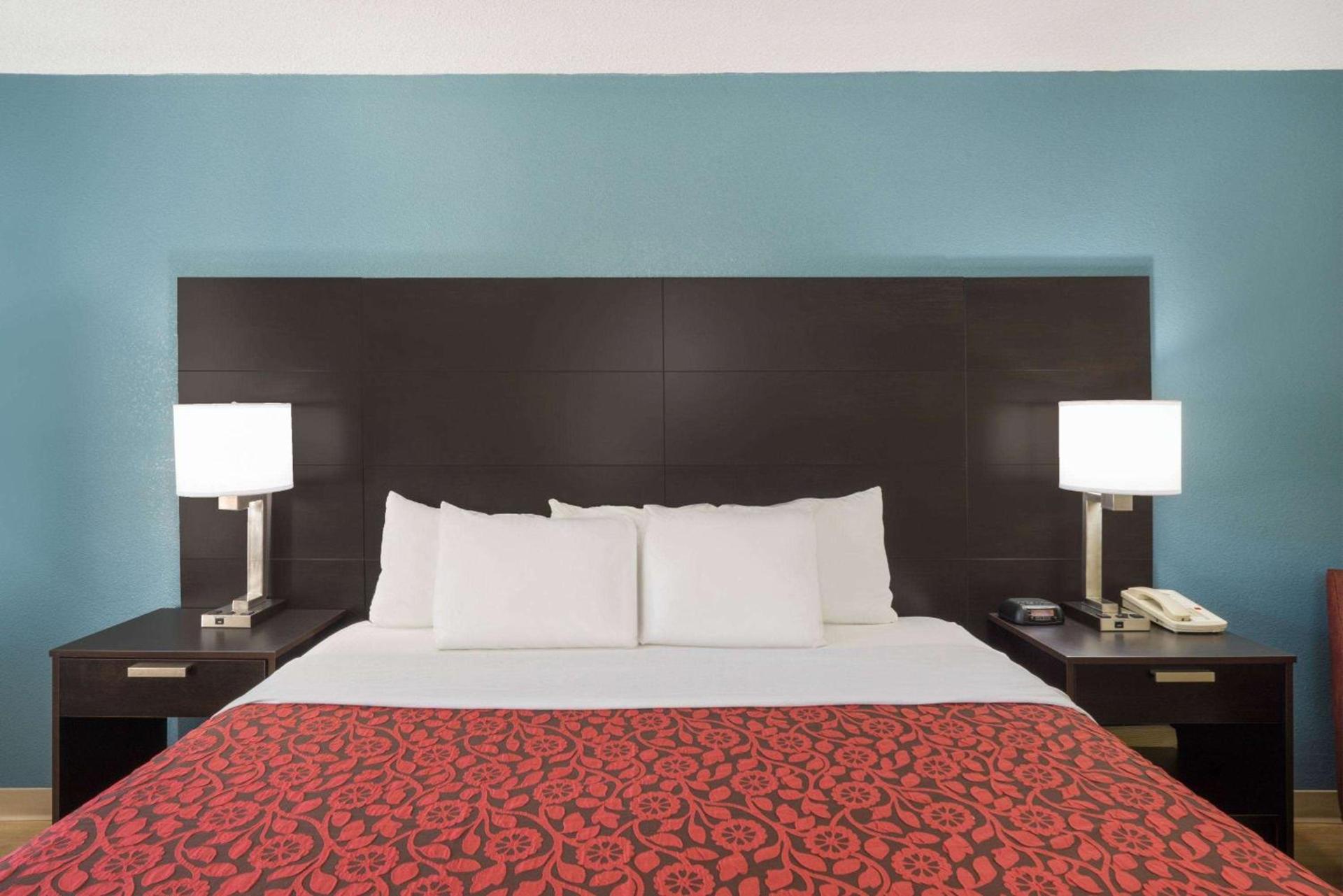 Days Inn by Wyndham Raleigh Midtown photo 33