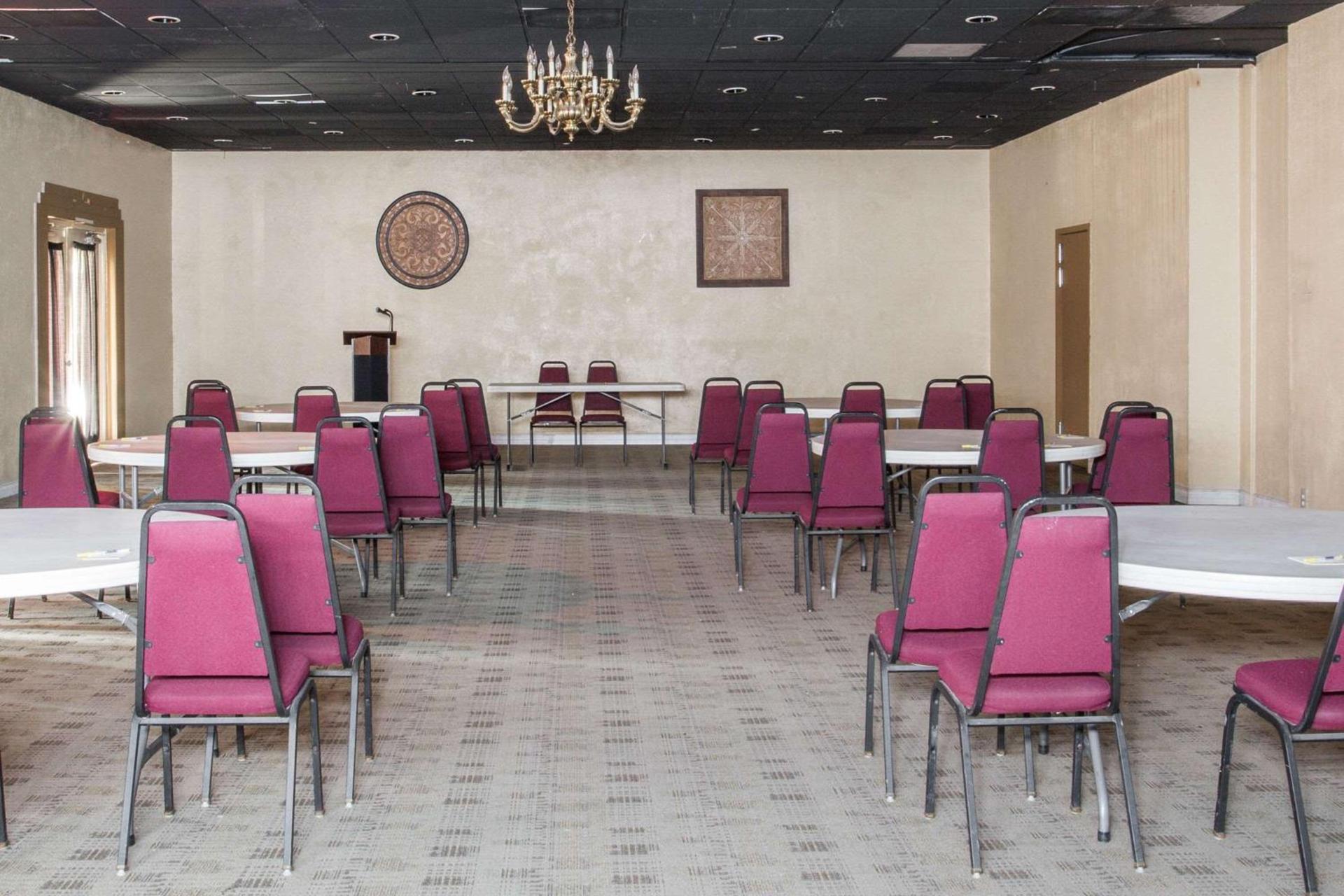 The Grand Inn Peoria photo 12