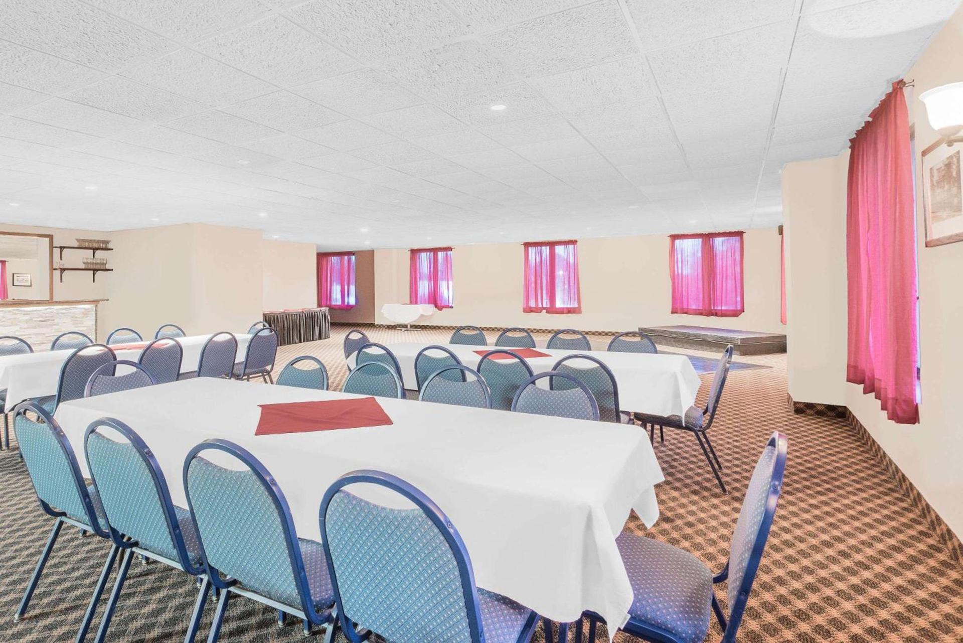 Days Inn by Wyndham Springfield/Phil.Intl Airport photo 29